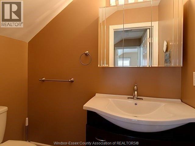 330 Elliott Avenue, Windsor, ON - Indoor Photo Showing Bathroom