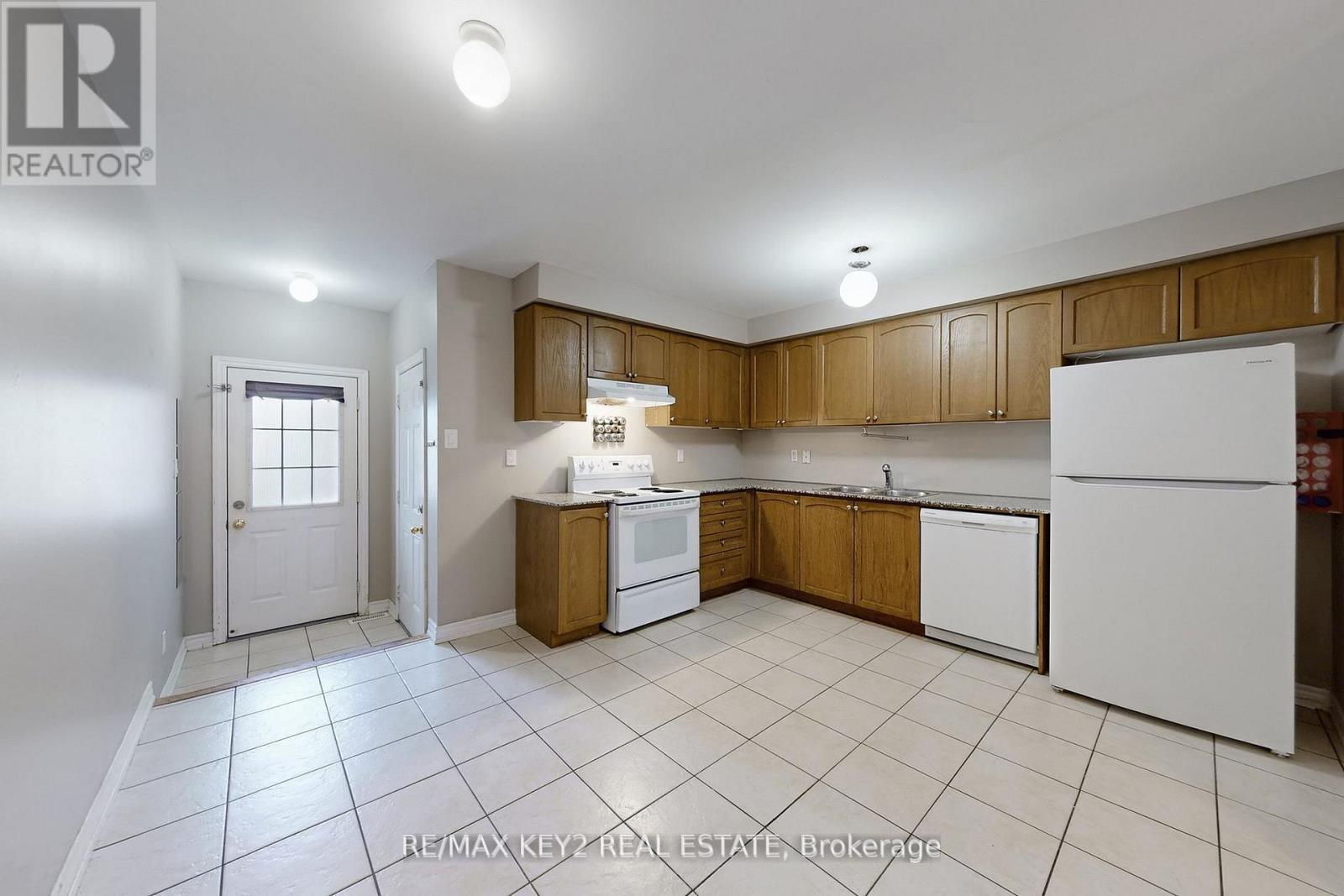 369 Caboto Trail, Markham, ON - Indoor Photo Showing Kitchen