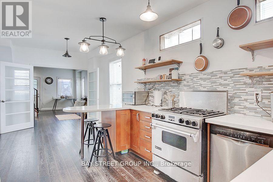 105 Massey Street, Toronto, ON - Indoor Photo Showing Kitchen