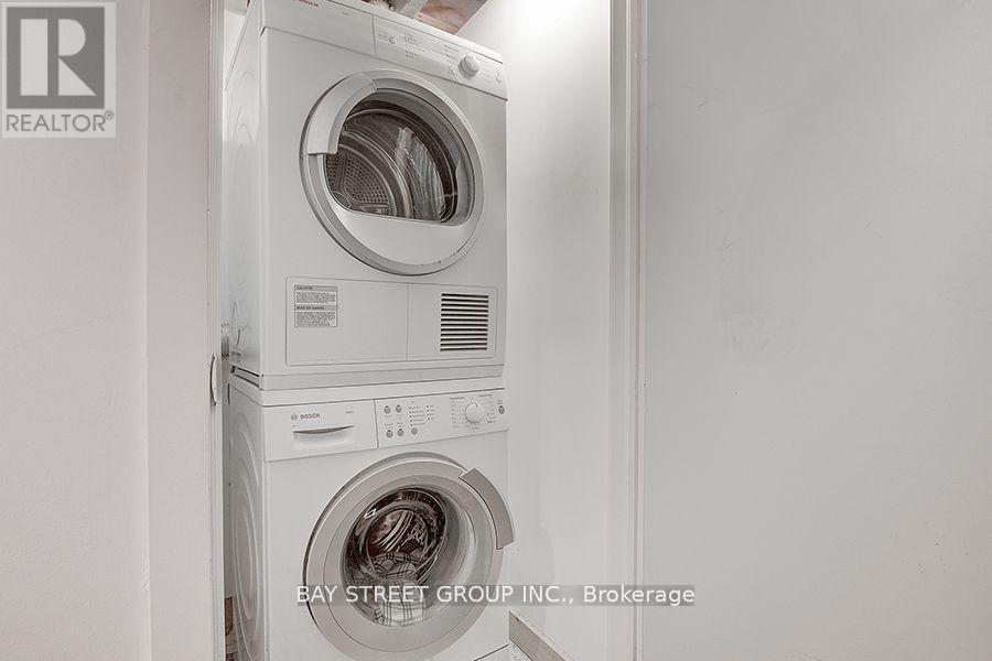 105 Massey Street, Toronto, ON - Indoor Photo Showing Laundry Room