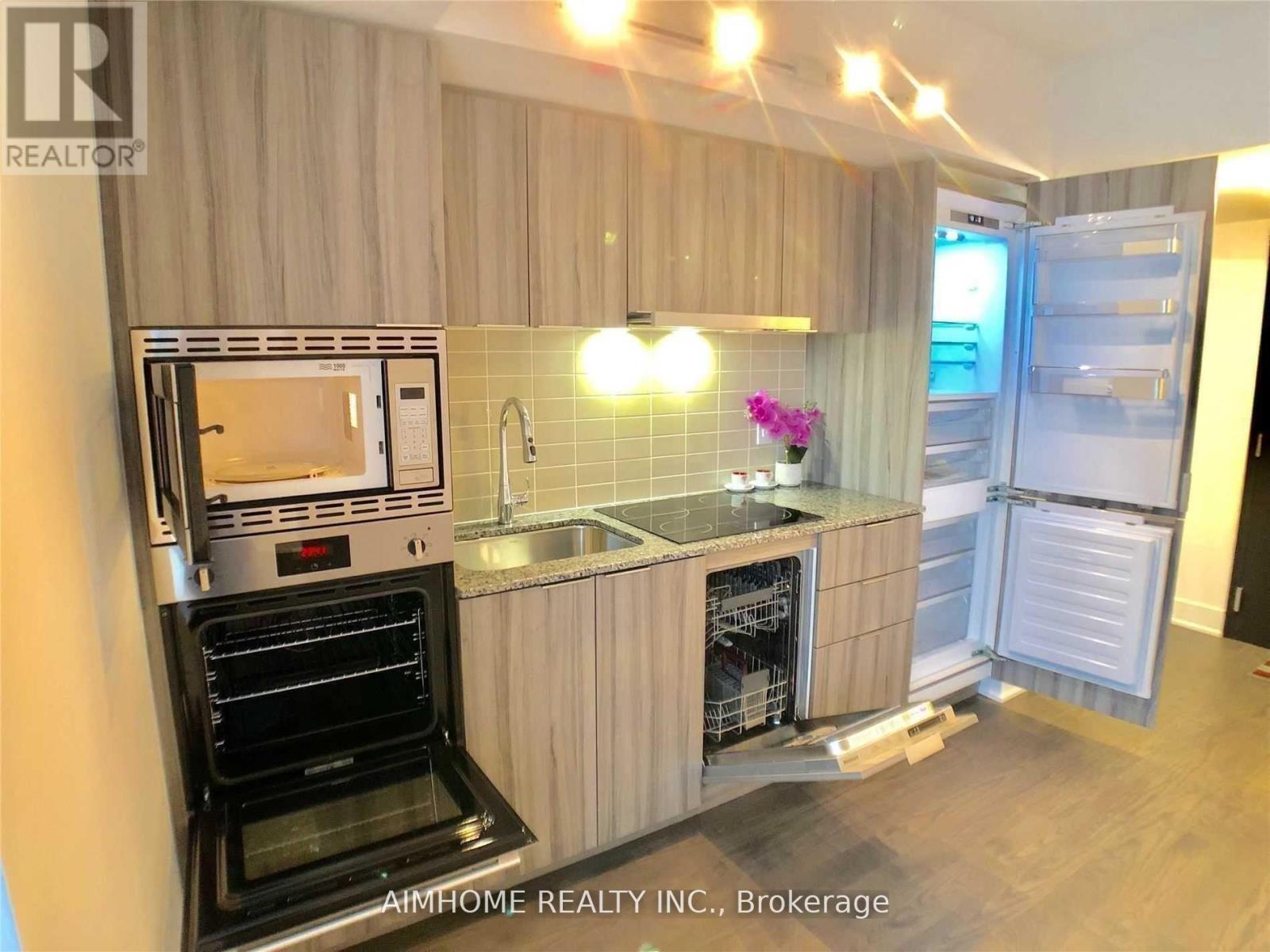 2606 - 955 Bay Street, Toronto, ON - Indoor