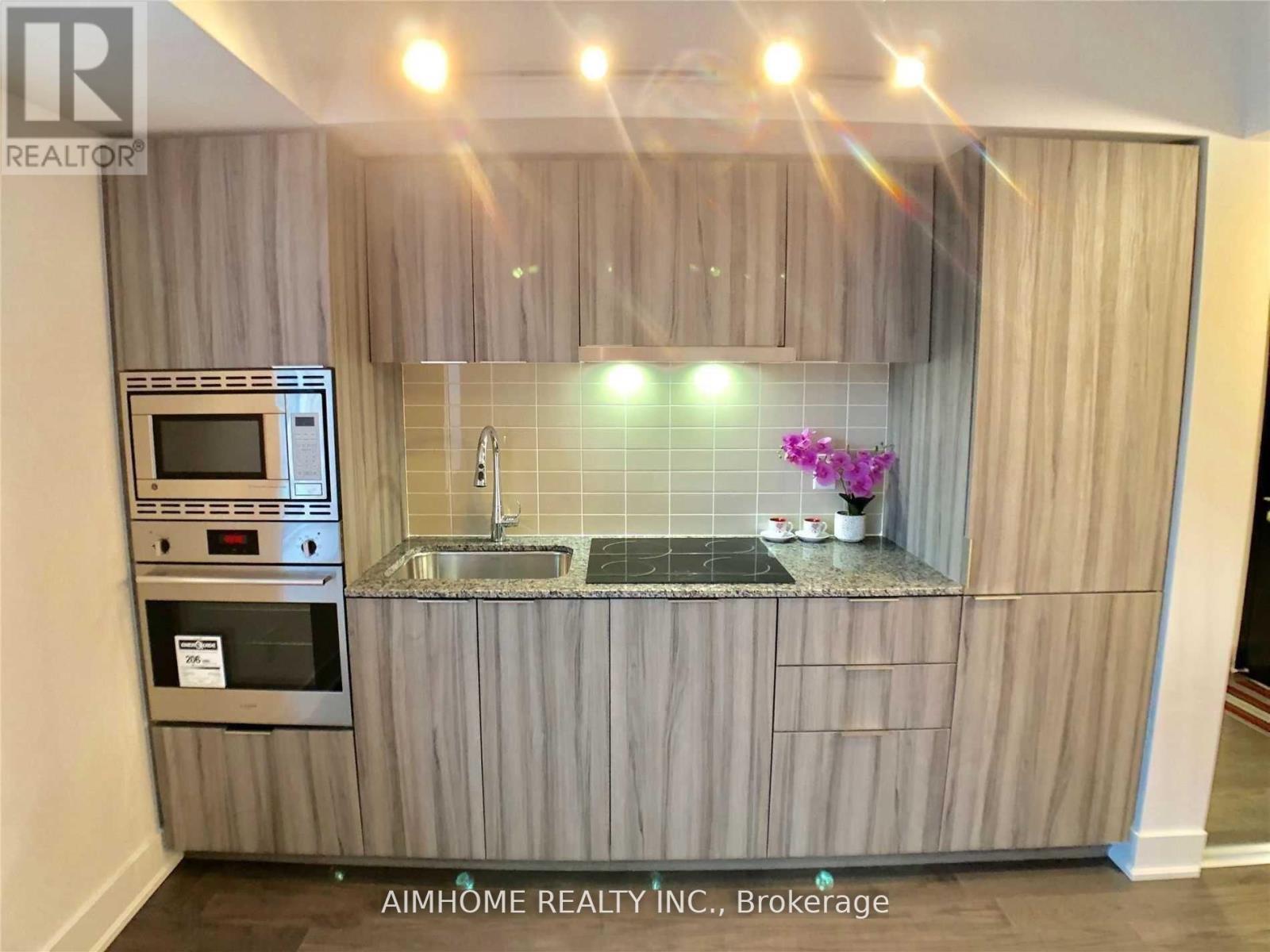 2606 - 955 Bay Street, Toronto, ON - Indoor Photo Showing Kitchen