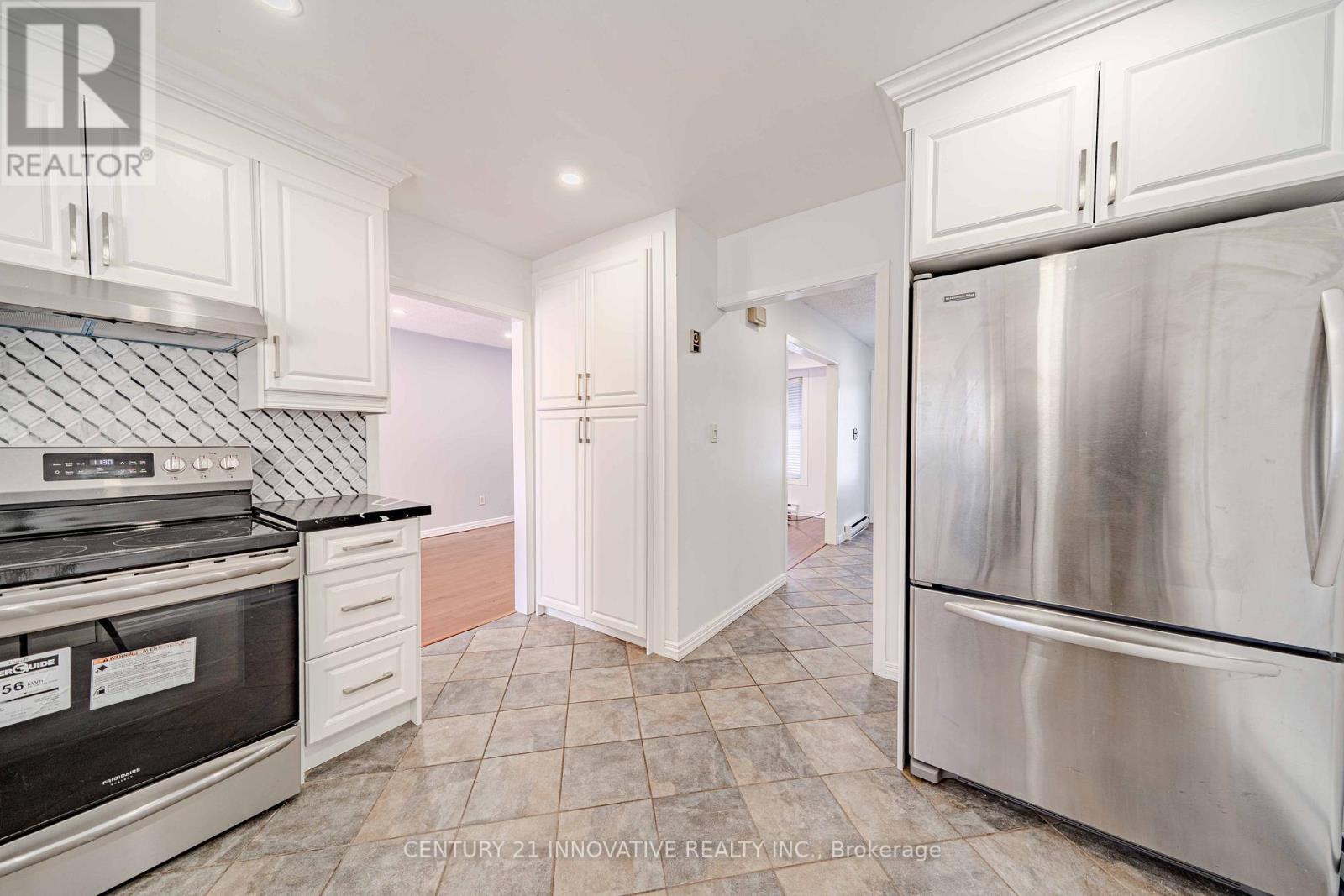 1135 Lobelia Court, Oshawa, ON - Indoor Photo Showing Kitchen