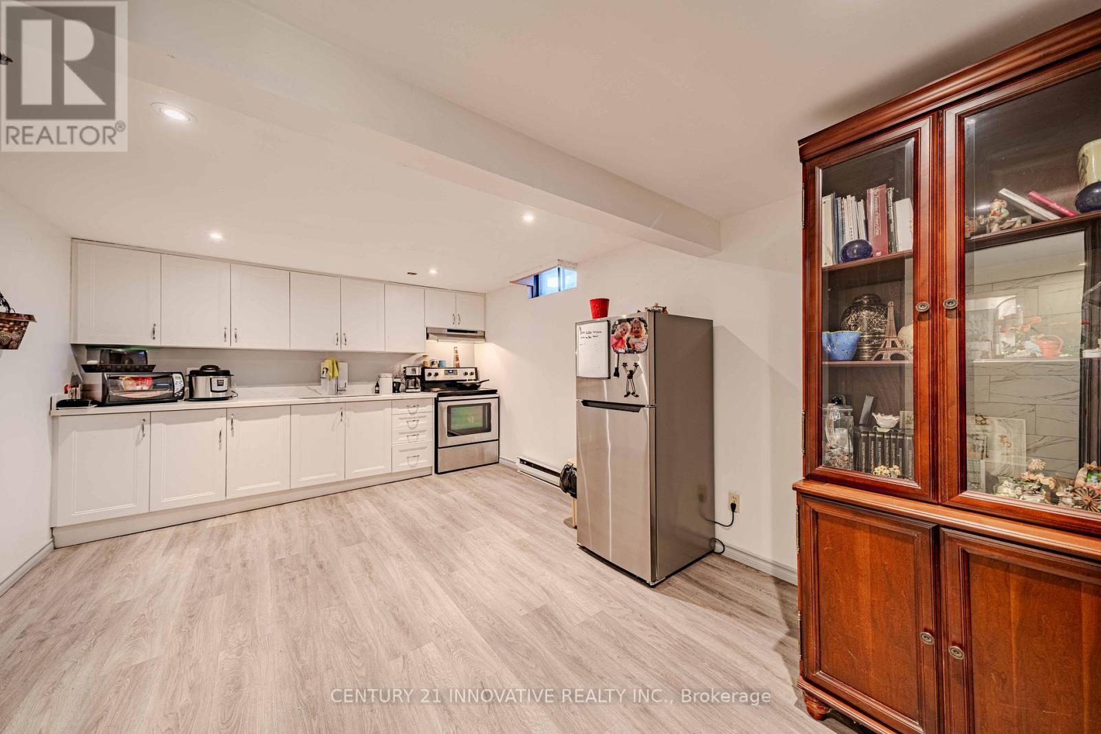 1135 Lobelia Court, Oshawa, ON - Indoor Photo Showing Kitchen