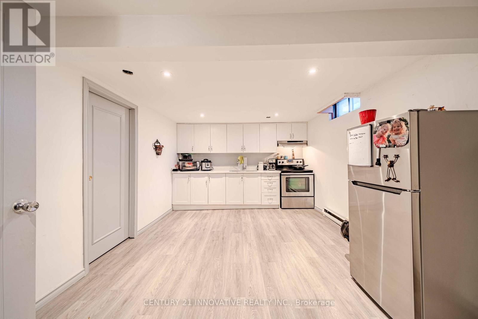 1135 Lobelia Court, Oshawa, ON - Indoor Photo Showing Kitchen