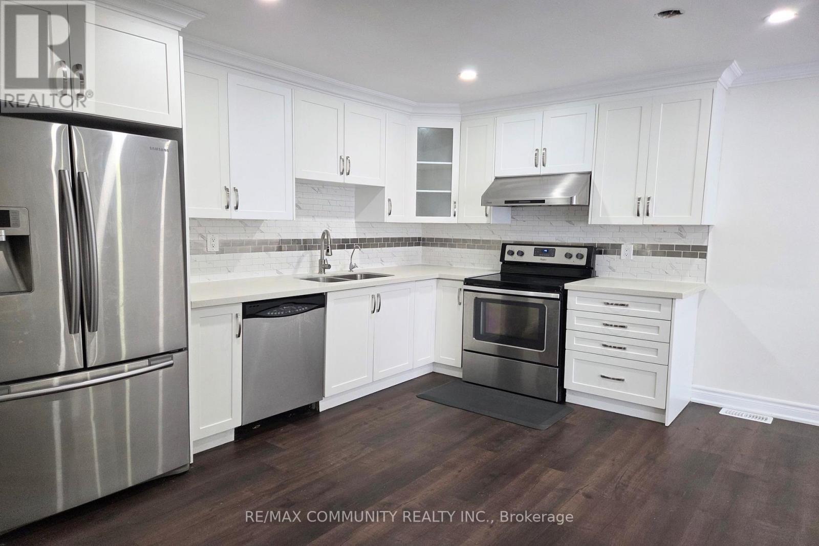 11490 Simcoe Street, Scugog, ON - Indoor Photo Showing Kitchen With Double Sink With Upgraded Kitchen