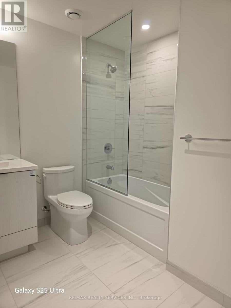 1708 - 8 Interchange Way W, Vaughan, ON - Indoor Photo Showing Bathroom