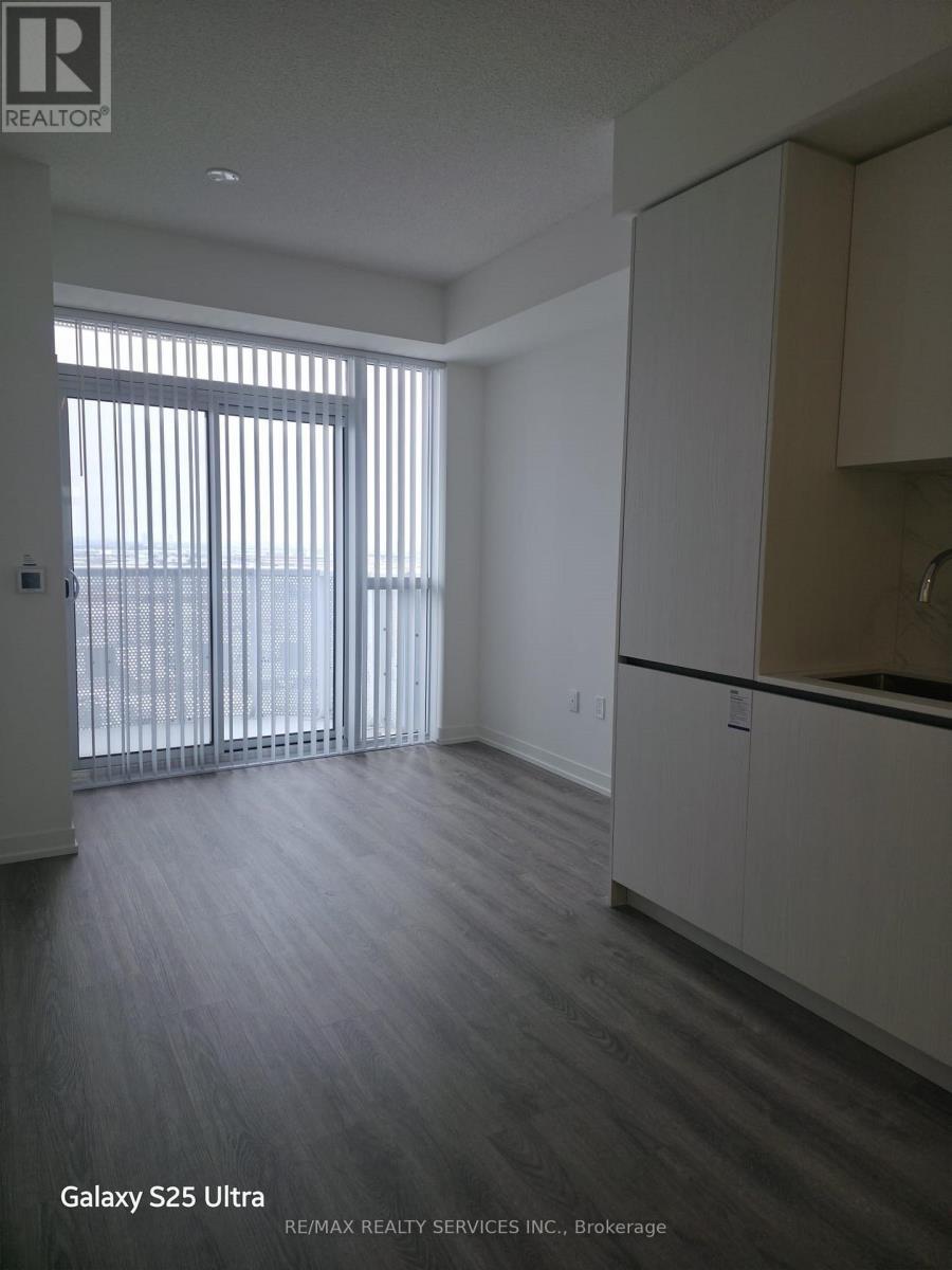 1708 - 8 Interchange Way W, Vaughan, ON - Indoor