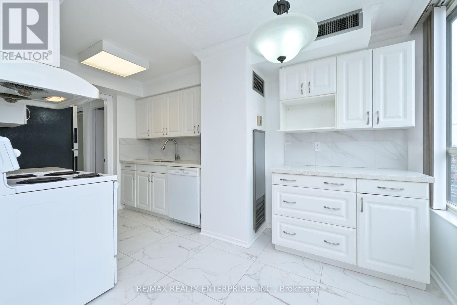 2308 - 400 Webb Drive, Mississauga, ON - Indoor