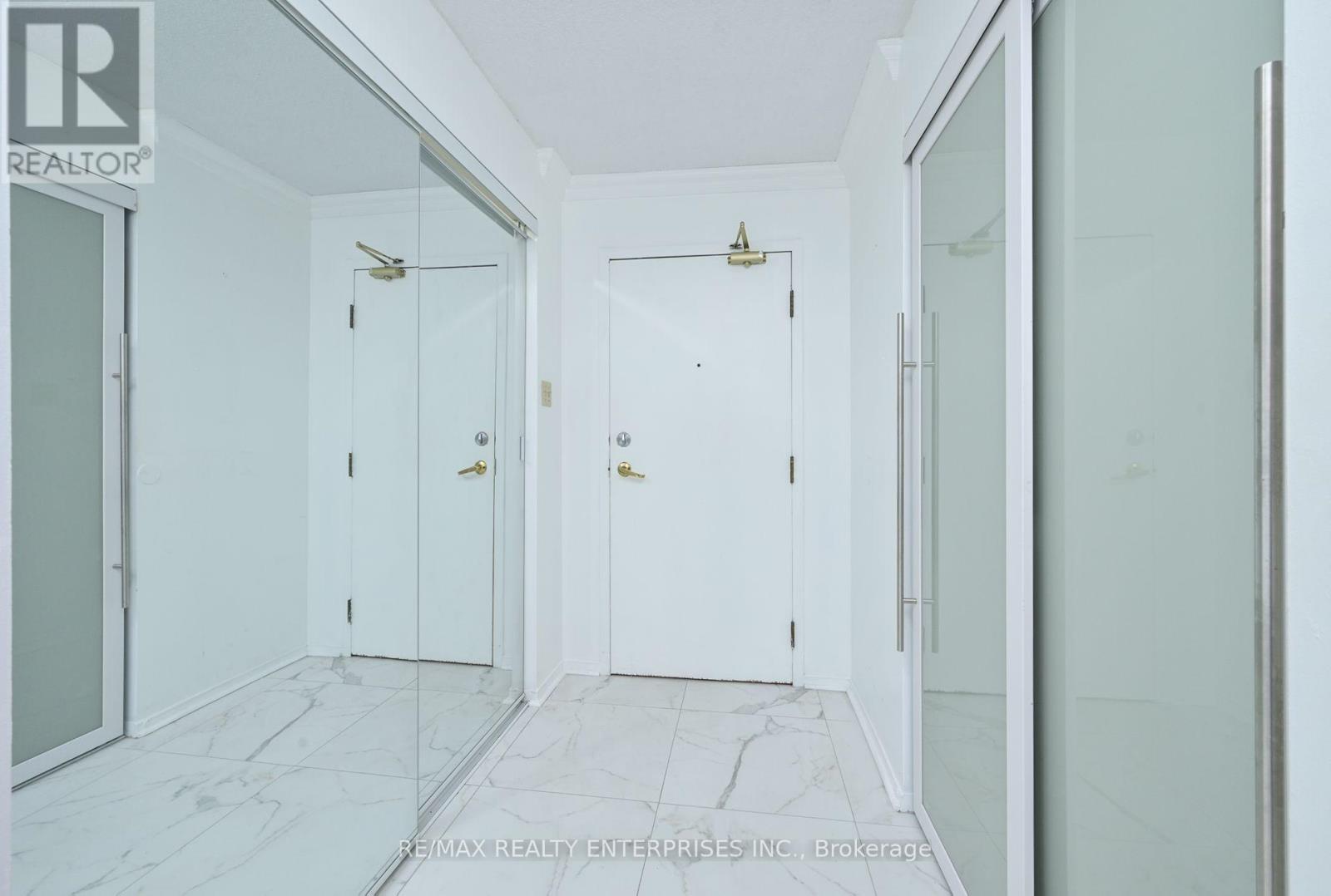 2308 - 400 Webb Drive, Mississauga, ON - Indoor Photo Showing Other Room