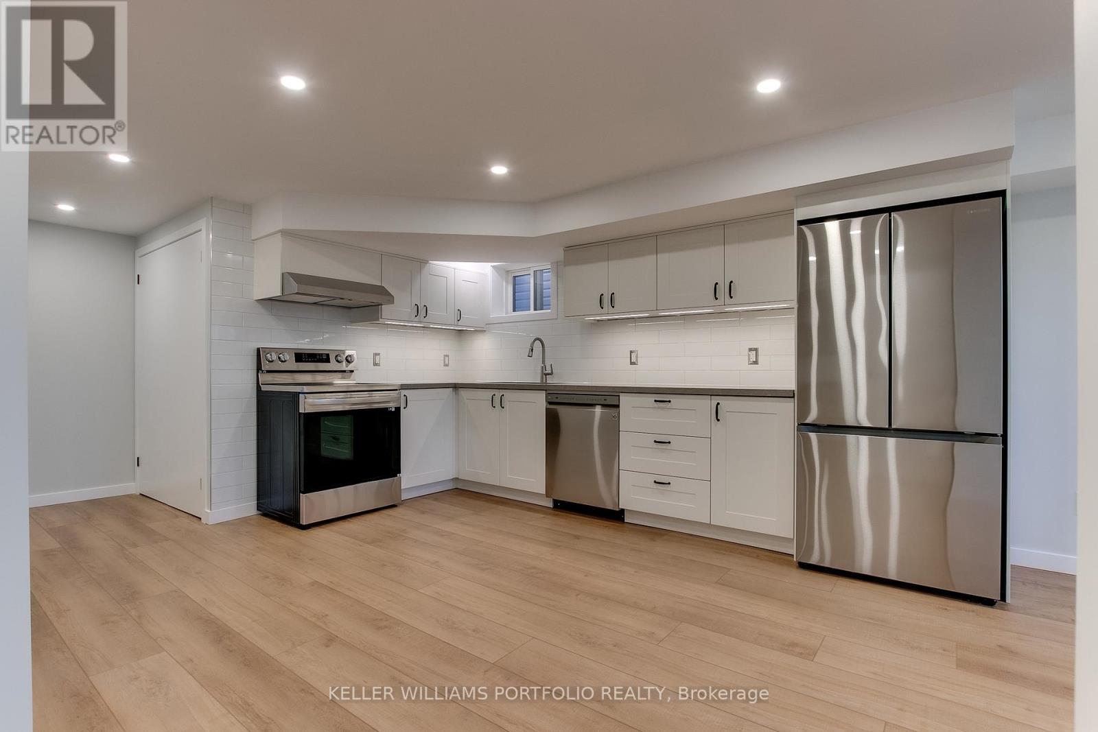 1 - 99 West Lodge Avenue, Toronto, ON - Indoor Photo Showing Kitchen With Stainless Steel Kitchen