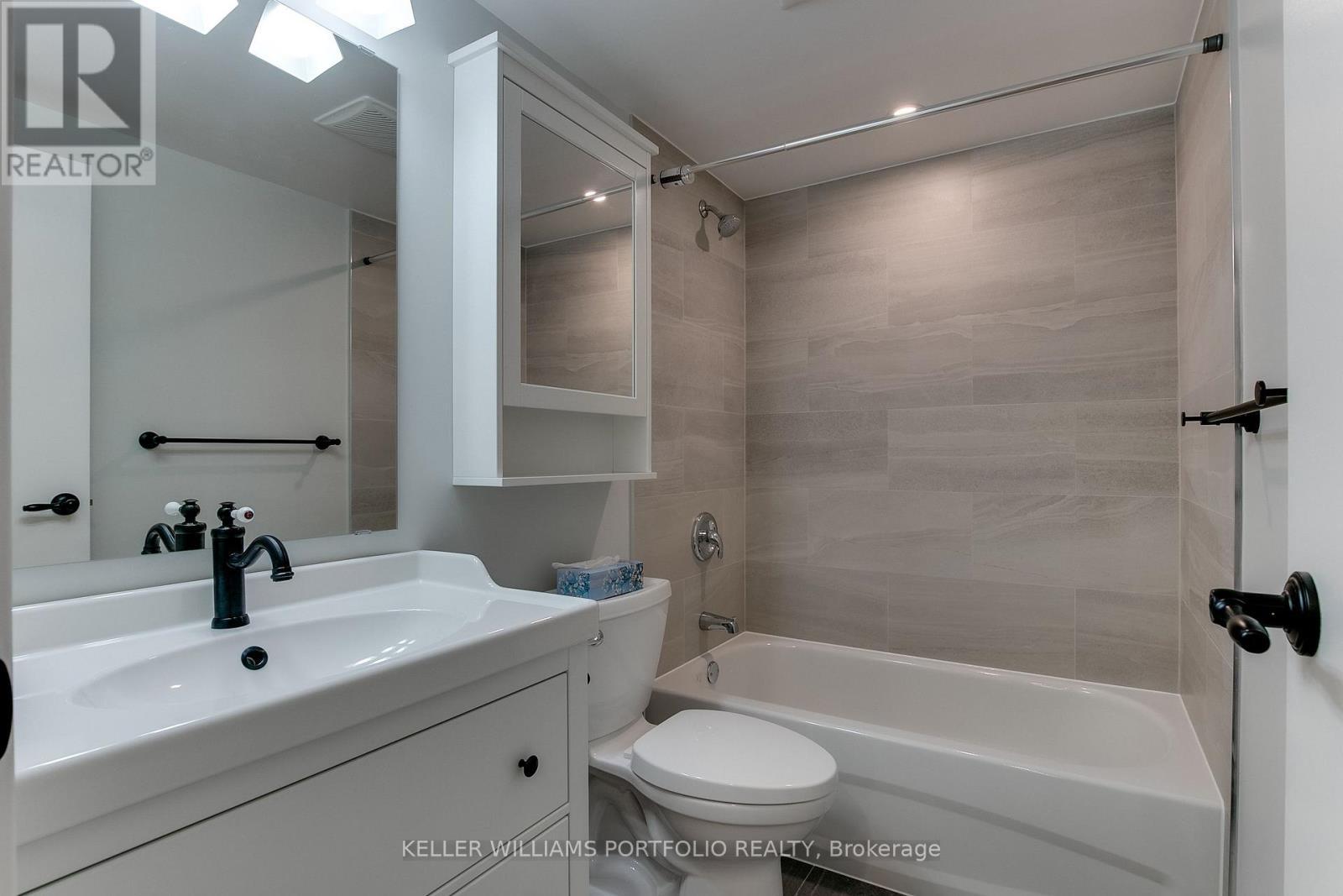 1 - 99 West Lodge Avenue, Toronto, ON - Indoor Photo Showing Bathroom