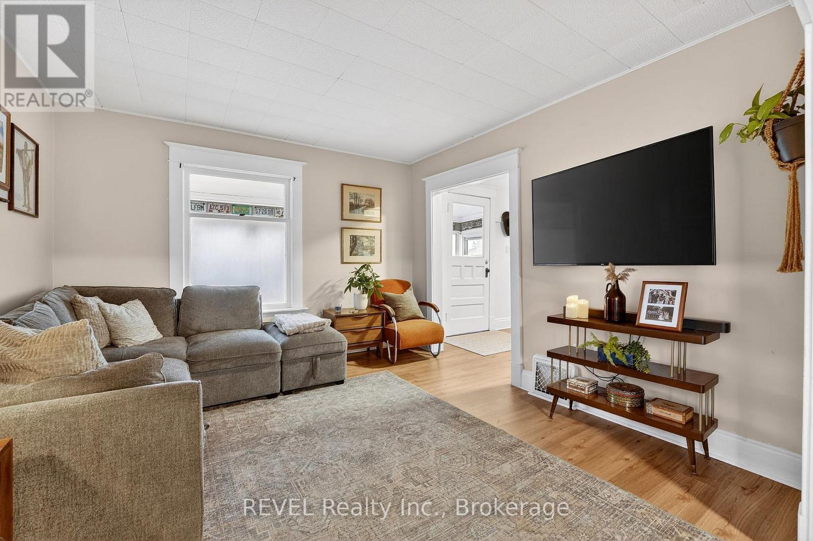 89 Queen Street N, Thorold (Thorold Downtown), ON - Indoor Photo Showing Living Room