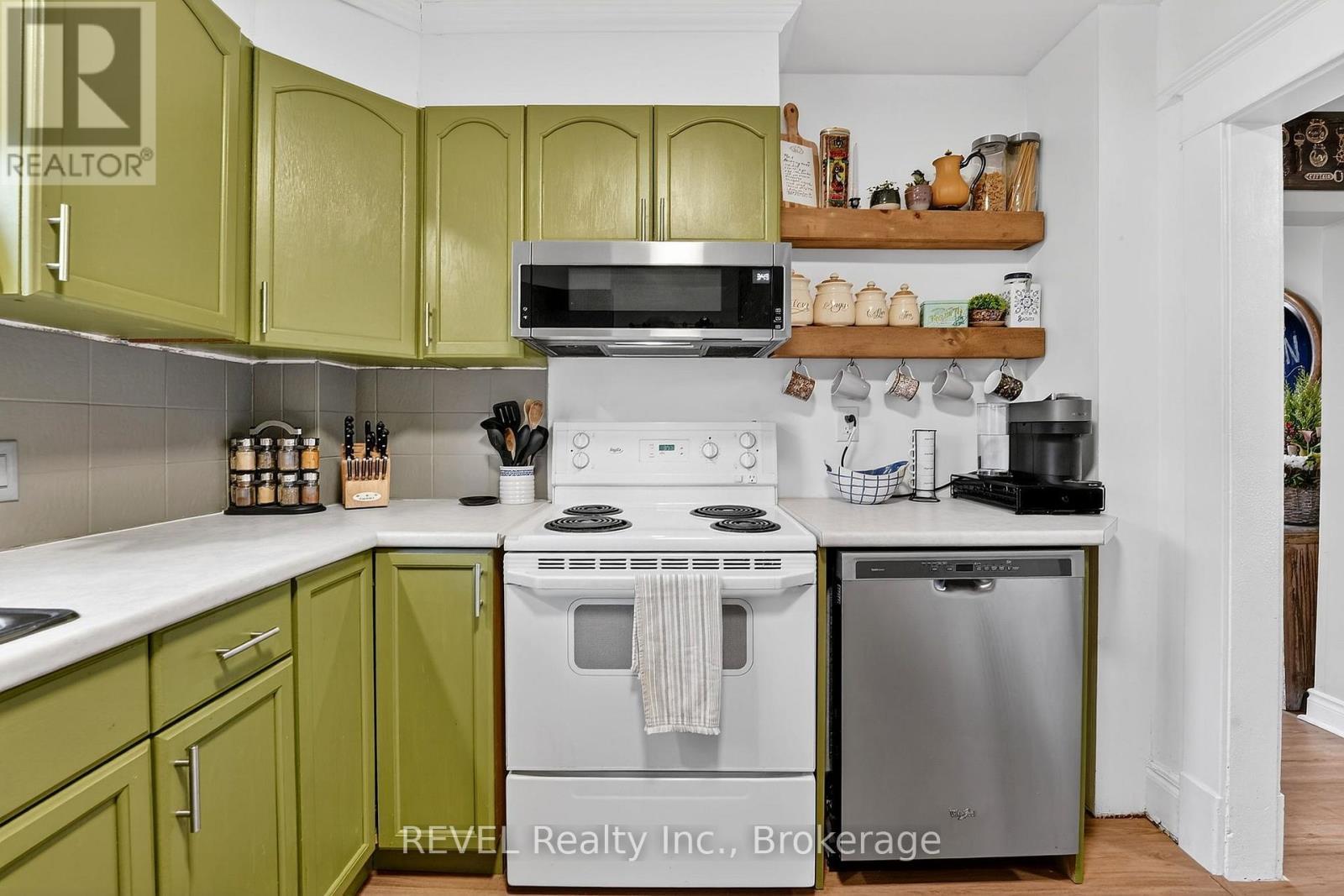 89 Queen Street N, Thorold (Thorold Downtown), ON - Indoor Photo Showing Kitchen