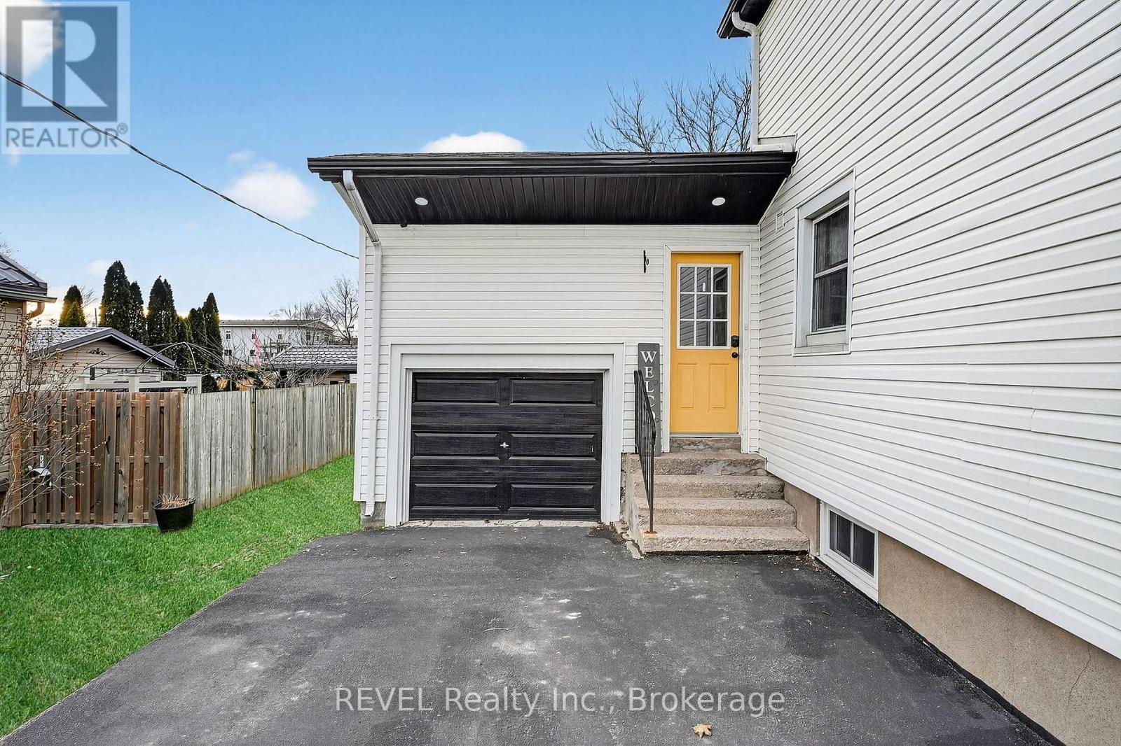 89 Queen Street N, Thorold (Thorold Downtown), ON - Outdoor With Exterior