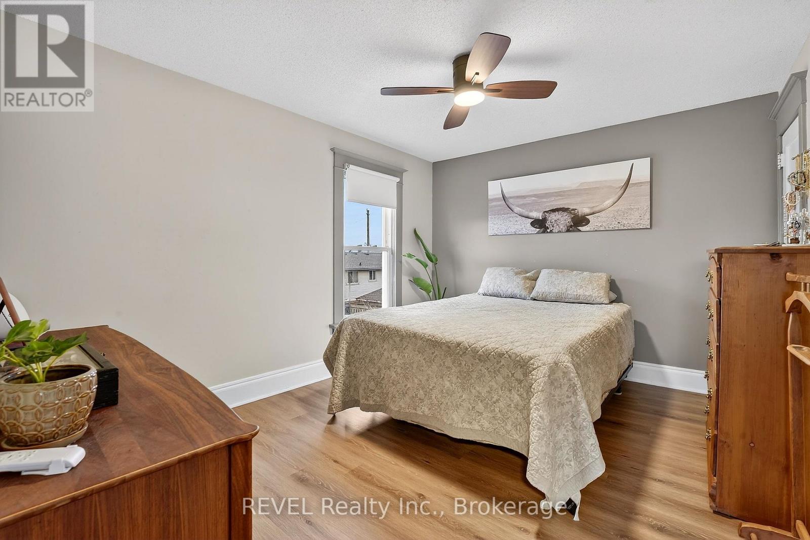 89 Queen Street N, Thorold (Thorold Downtown), ON - Indoor Photo Showing Bedroom