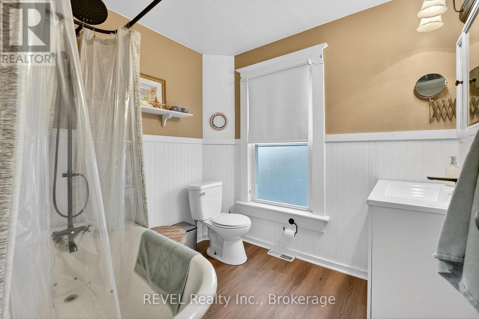 89 Queen Street N, Thorold (Thorold Downtown), ON - Indoor Photo Showing Bathroom