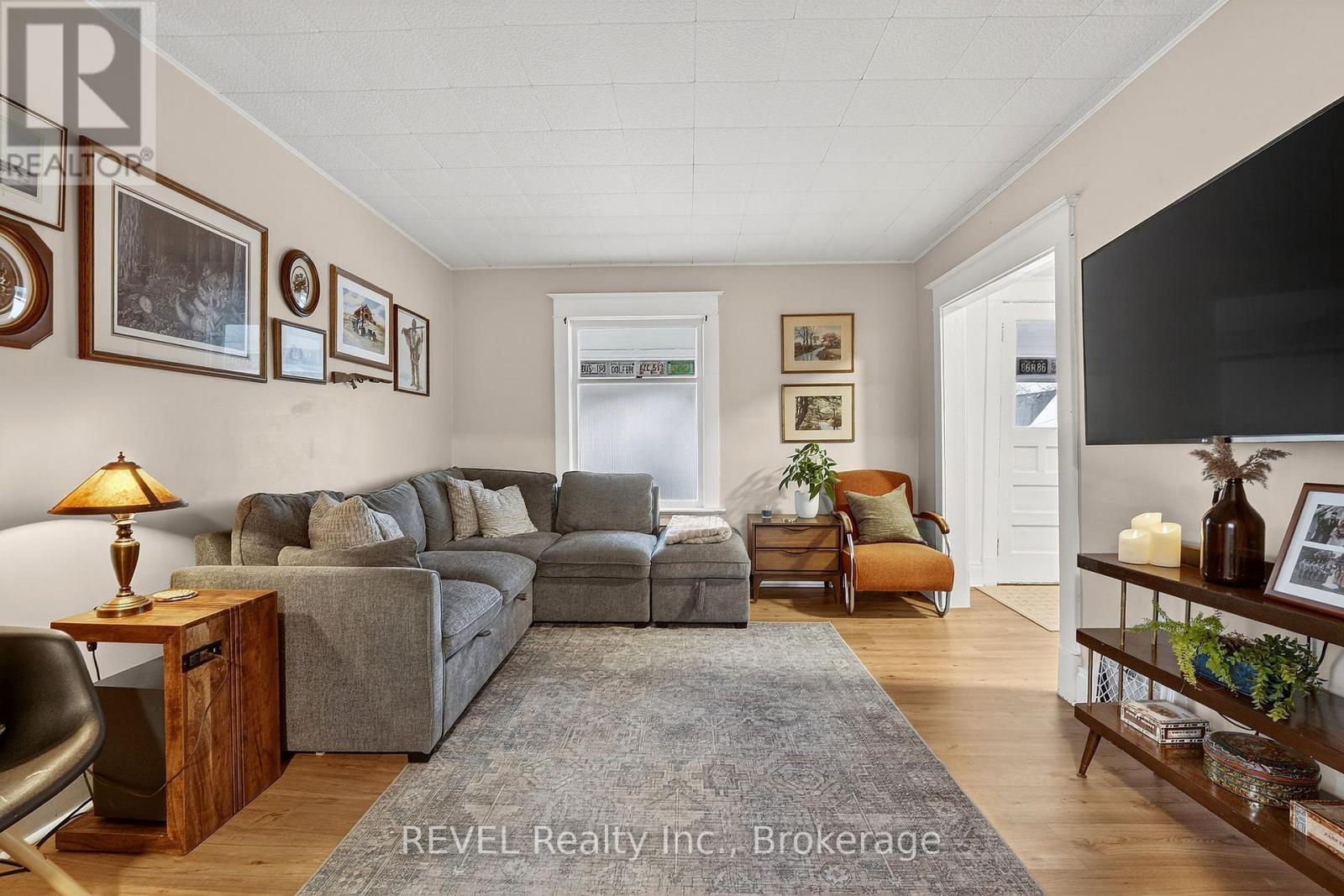89 Queen Street N, Thorold (Thorold Downtown), ON - Indoor Photo Showing Living Room