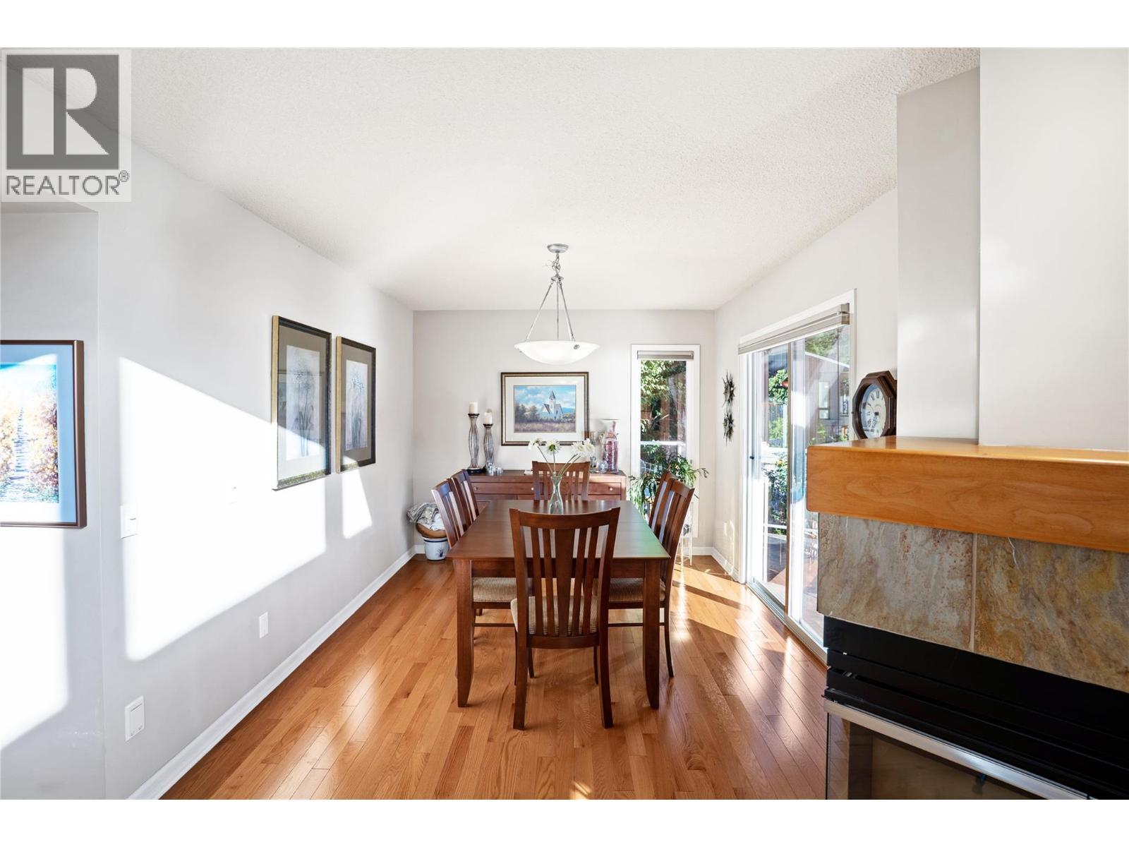 1988 Dewdney Road, Kelowna, BC - Indoor Photo Showing Dining Room