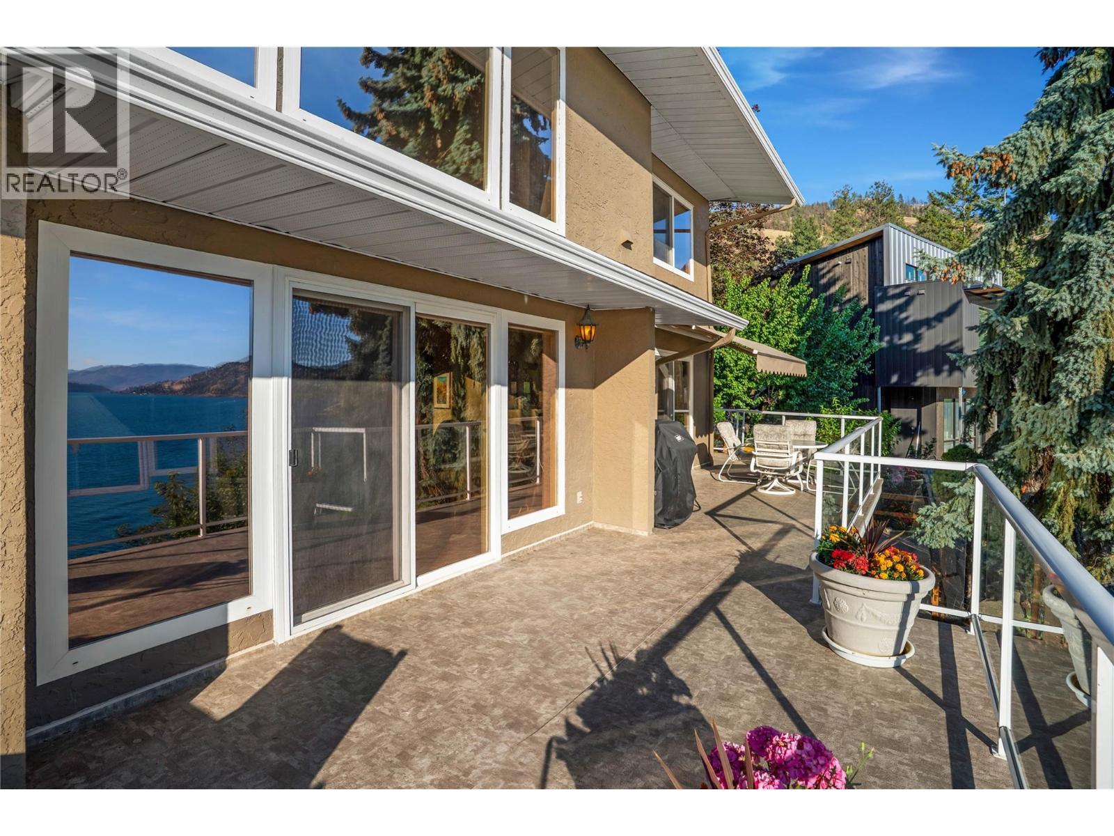 1988 Dewdney Road, Kelowna, BC - Outdoor With Exterior