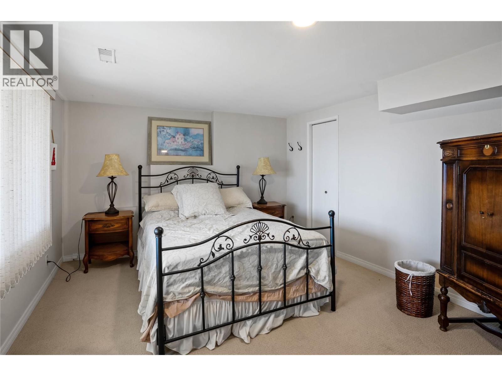 Lower level bedroom - 1988 Dewdney Road, Kelowna, BC - Indoor Photo Showing Bedroom