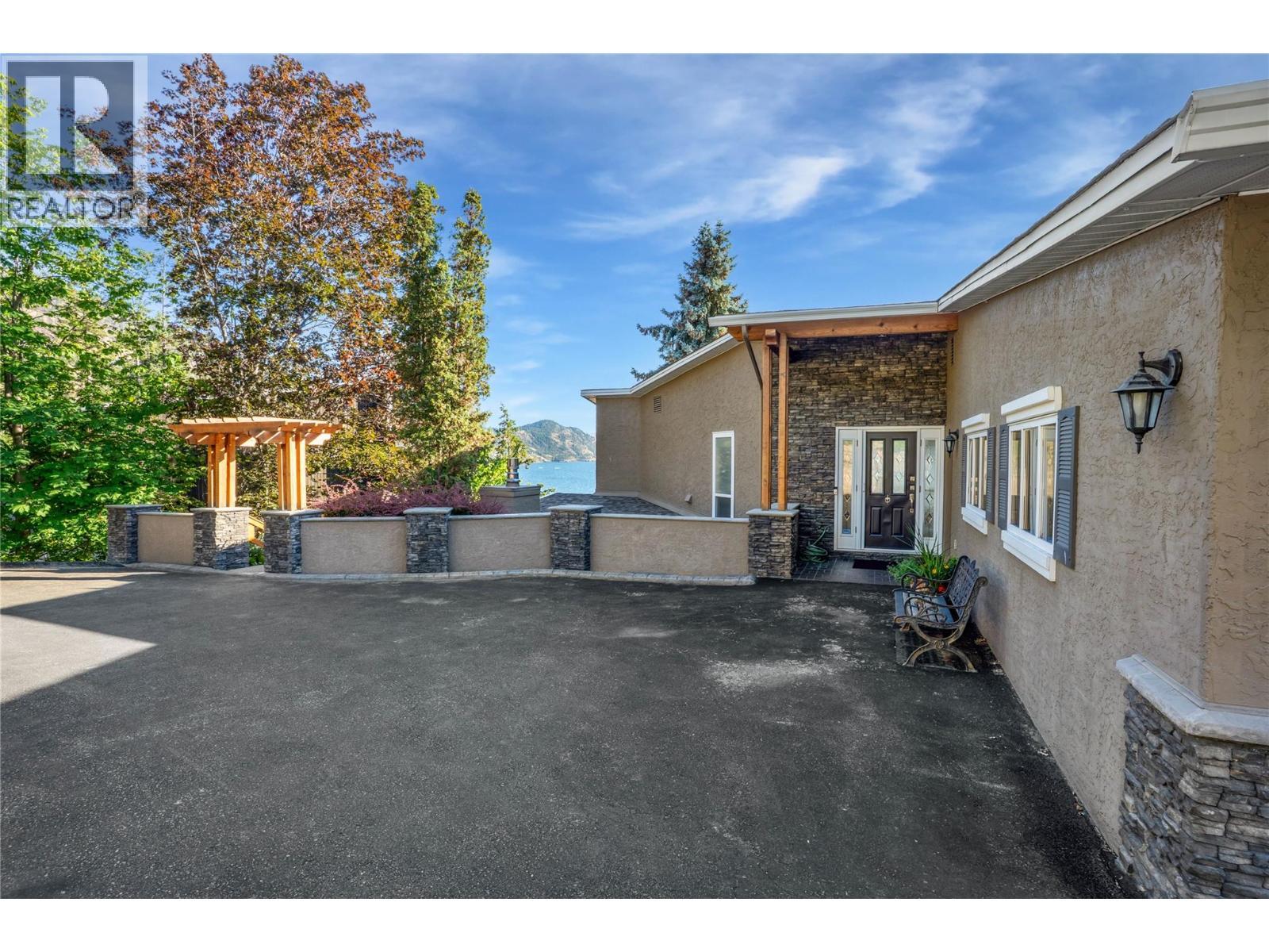1988 Dewdney Road, Kelowna, BC - Outdoor