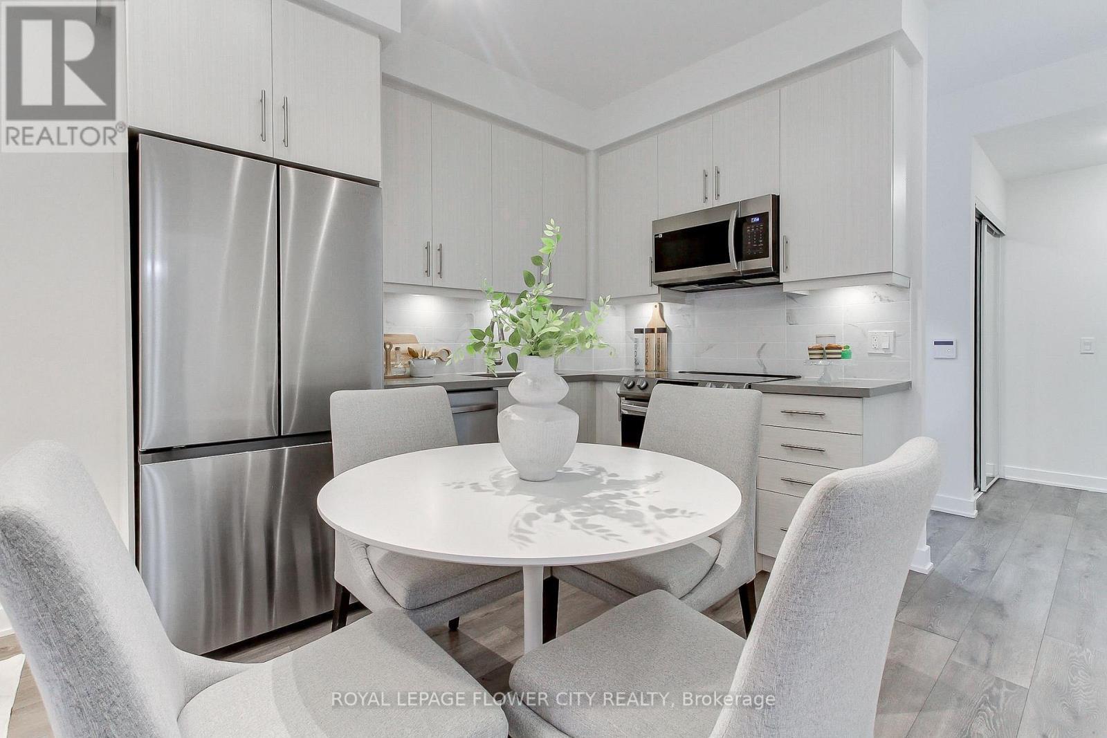 1502 - 105 Oneida Crescent, Richmond Hill, ON - Indoor Photo Showing Dining Room