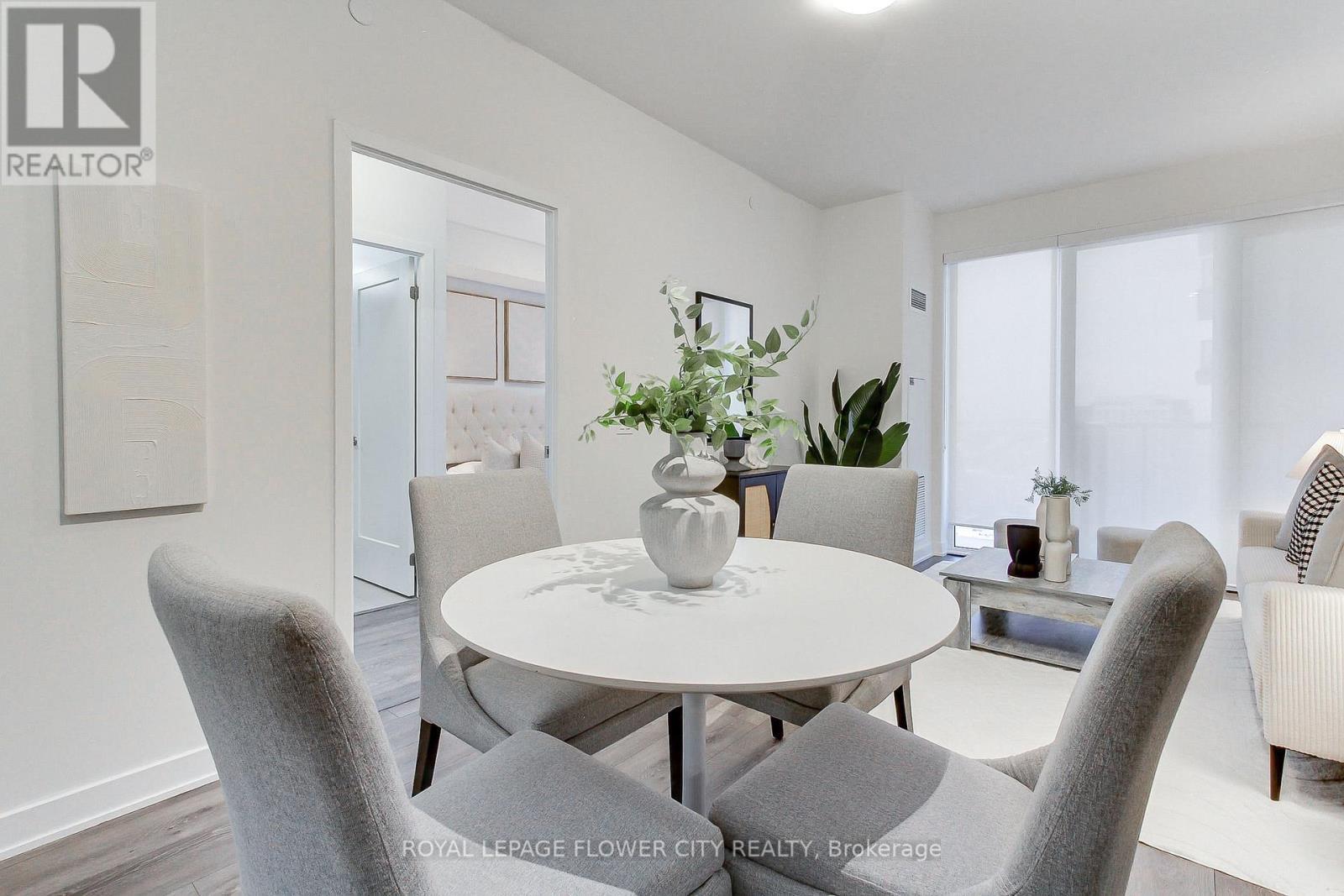 1502 - 105 Oneida Crescent, Richmond Hill, ON - Indoor Photo Showing Dining Room