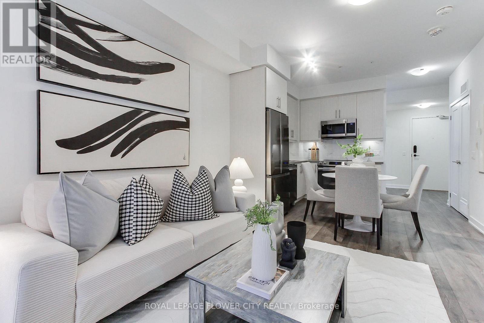 1502 - 105 Oneida Crescent, Richmond Hill, ON - Indoor