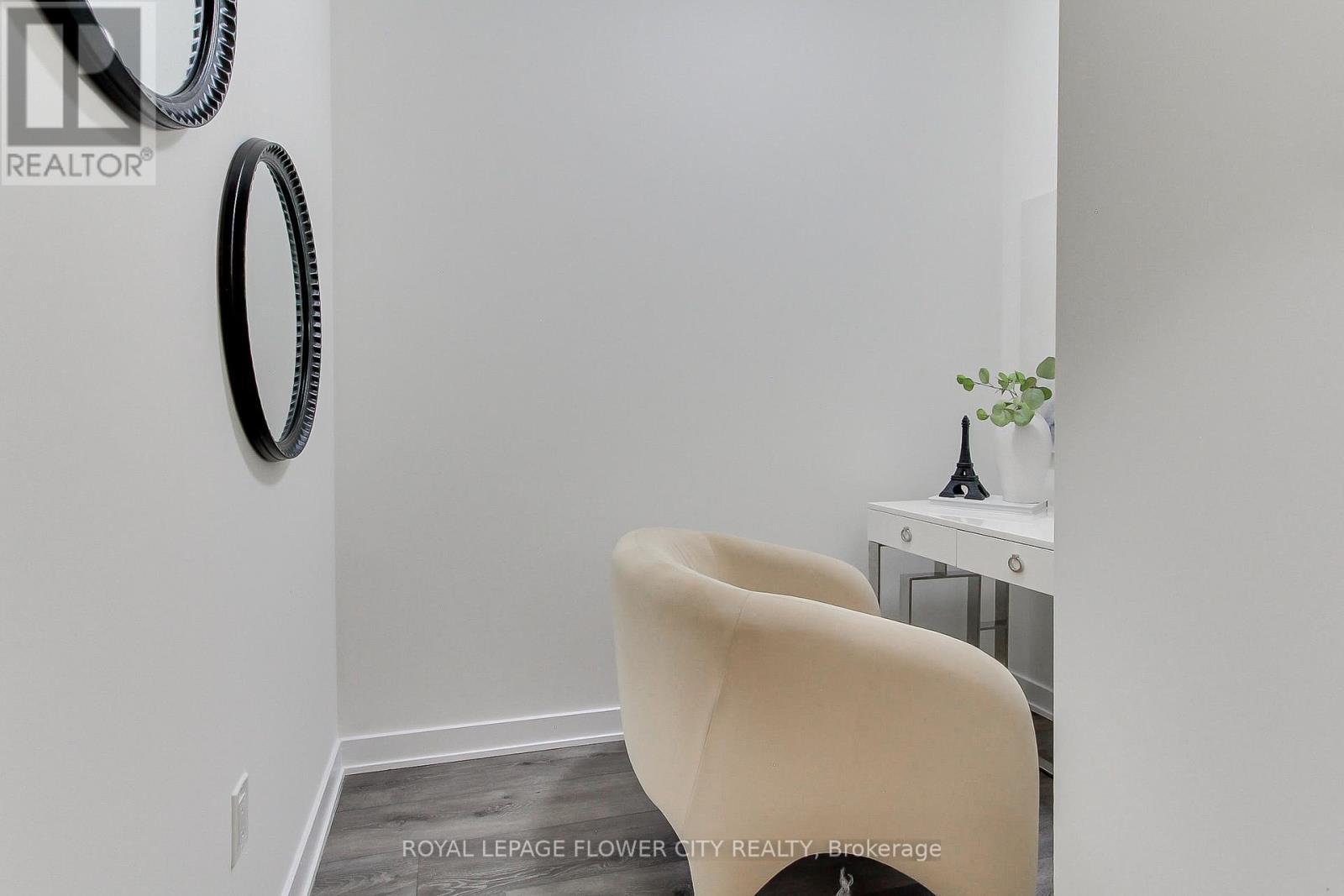 1502 - 105 Oneida Crescent, Richmond Hill, ON - Indoor Photo Showing Other Room