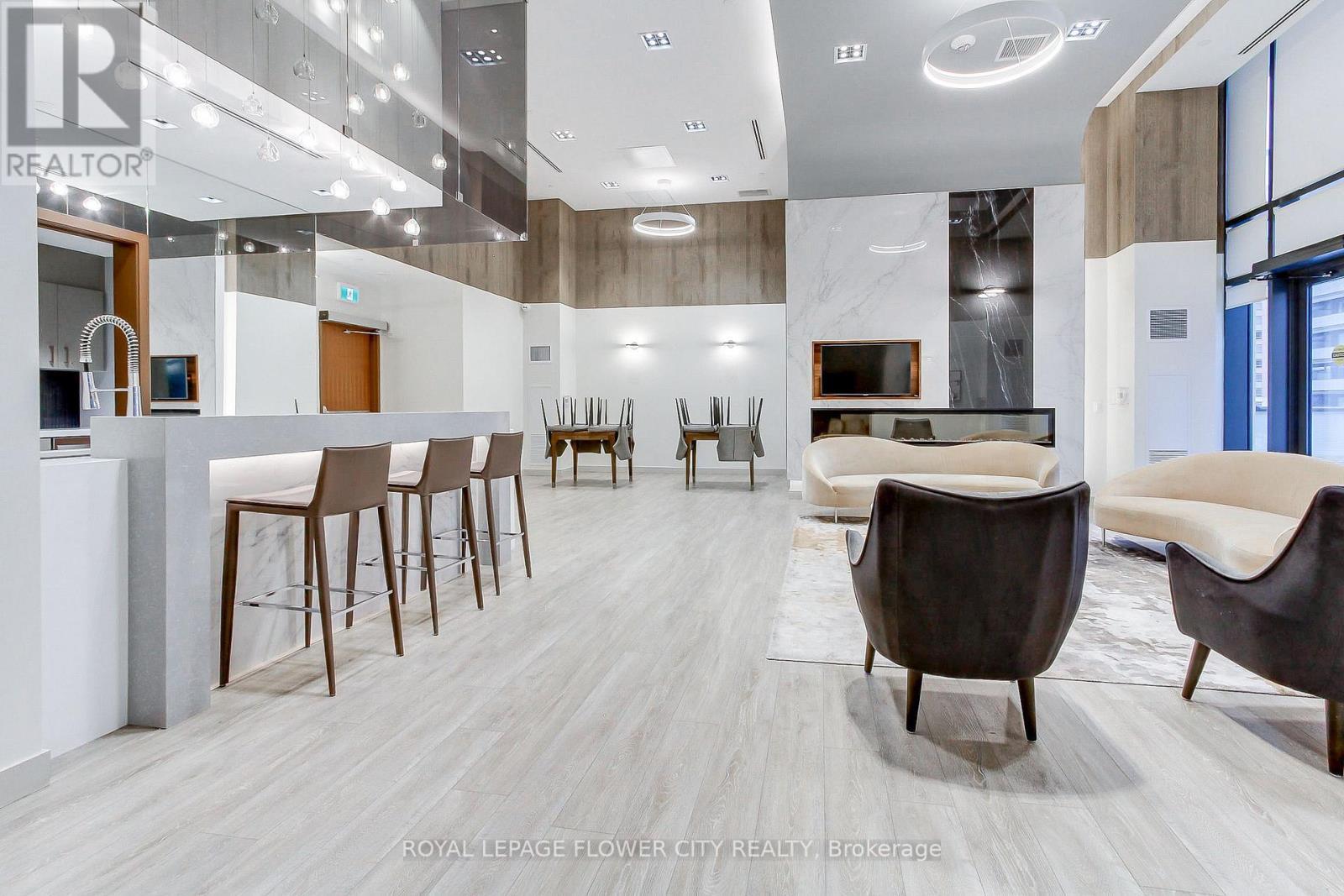 1502 - 105 Oneida Crescent, Richmond Hill, ON - Indoor Photo Showing Other Room