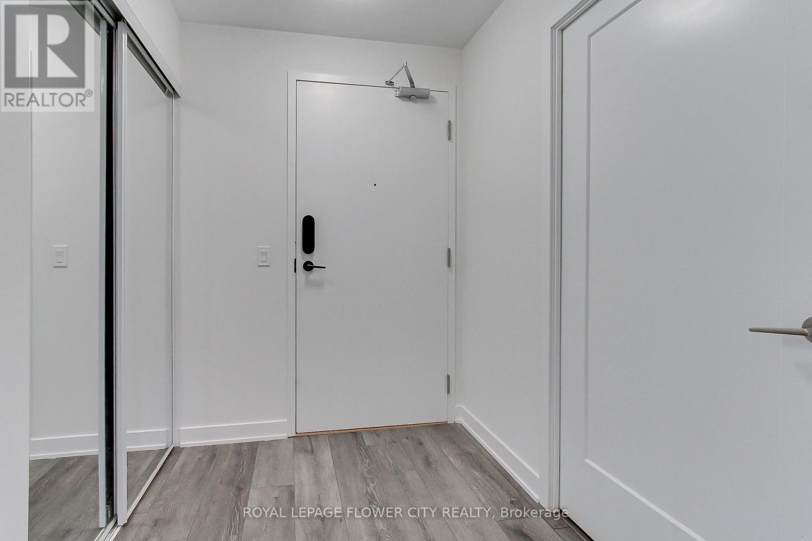 1502 - 105 Oneida Crescent, Richmond Hill, ON - Indoor Photo Showing Other Room