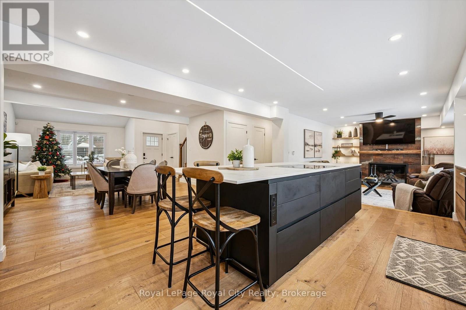 4 Gryphon Place, Guelph (Kortright West), ON - Indoor