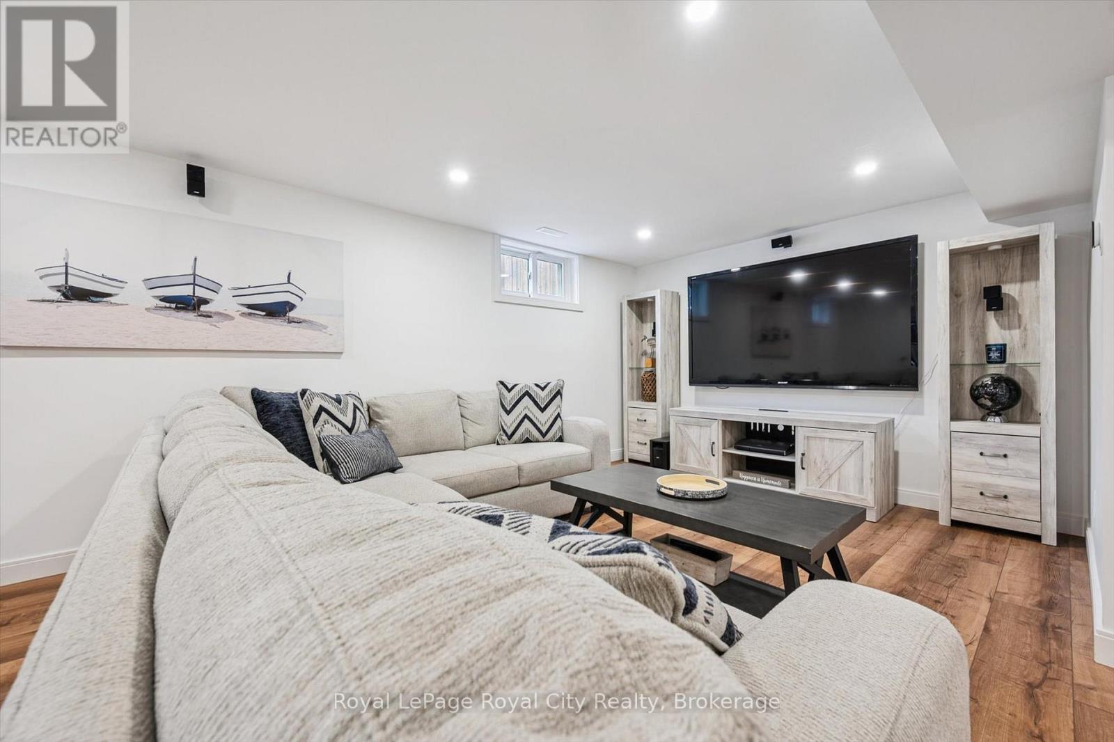 4 Gryphon Place, Guelph (Kortright West), ON - Indoor