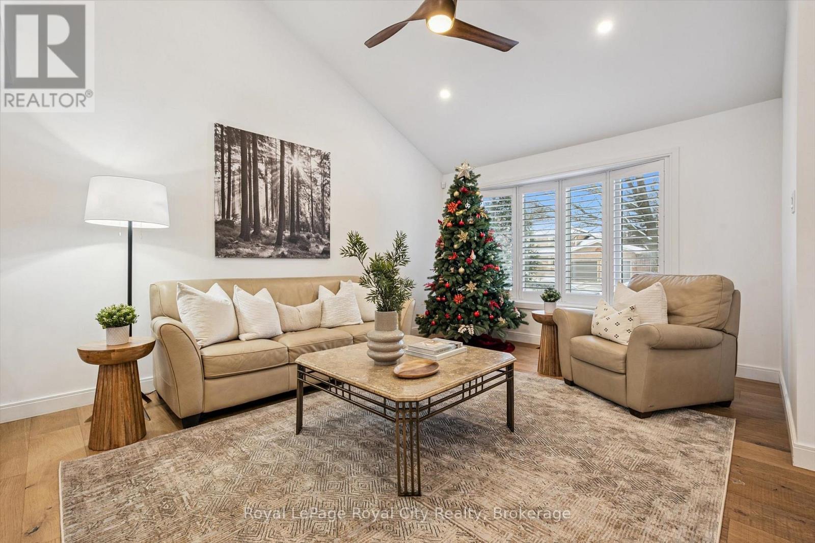 Living Room - 4 Gryphon Place, Guelph (Kortright West), ON - Indoor Photo Showing Living Room