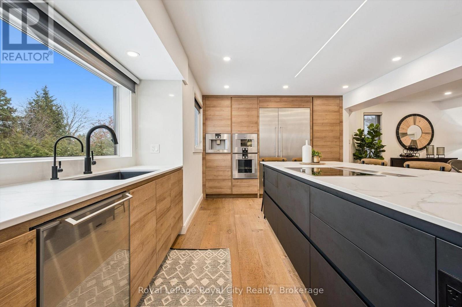 Kitchen - 4 Gryphon Place, Guelph (Kortright West), ON - Indoor Photo Showing Kitchen With Upgraded Kitchen