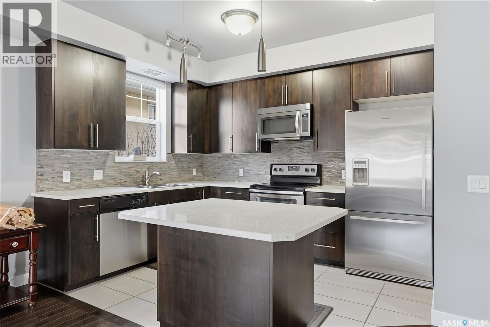 305 2255 Angus Street, Regina, SK - Indoor Photo Showing Kitchen With Upgraded Kitchen