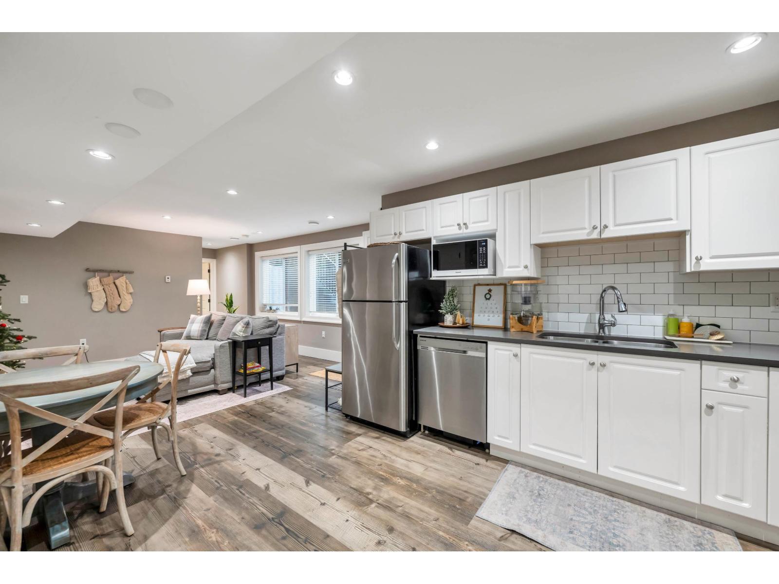 21842 44 Avenue, Langley, BC - Indoor Photo Showing Kitchen With Double Sink