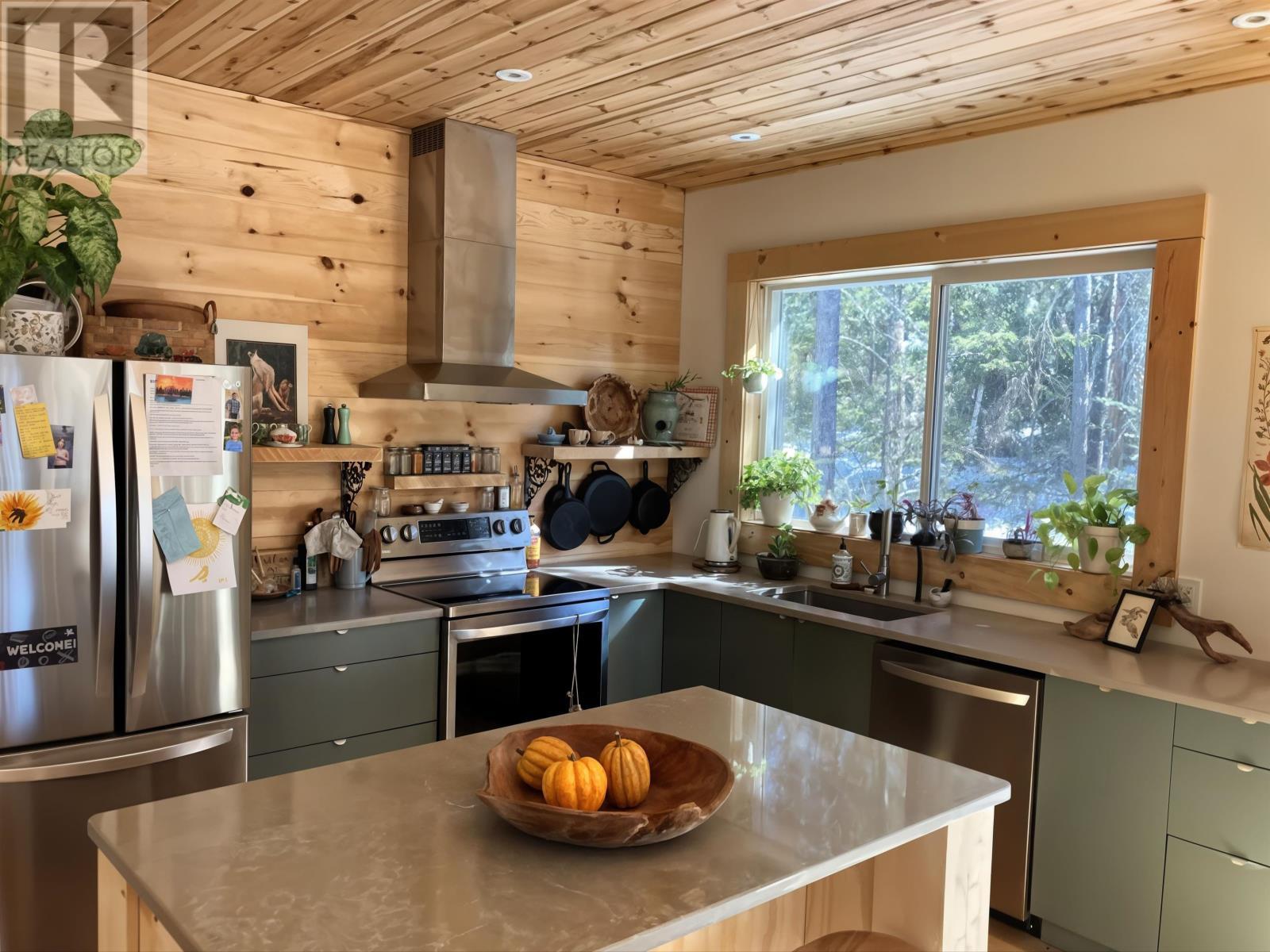 1 Gunn Lake Rd, Minaki, ON - Indoor Photo Showing Kitchen