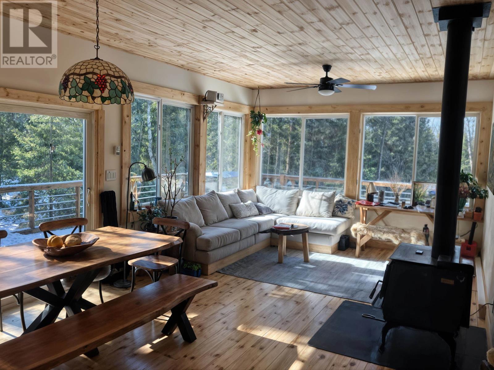 1 Gunn Lake Rd, Minaki, ON - Indoor Photo Showing Other Room