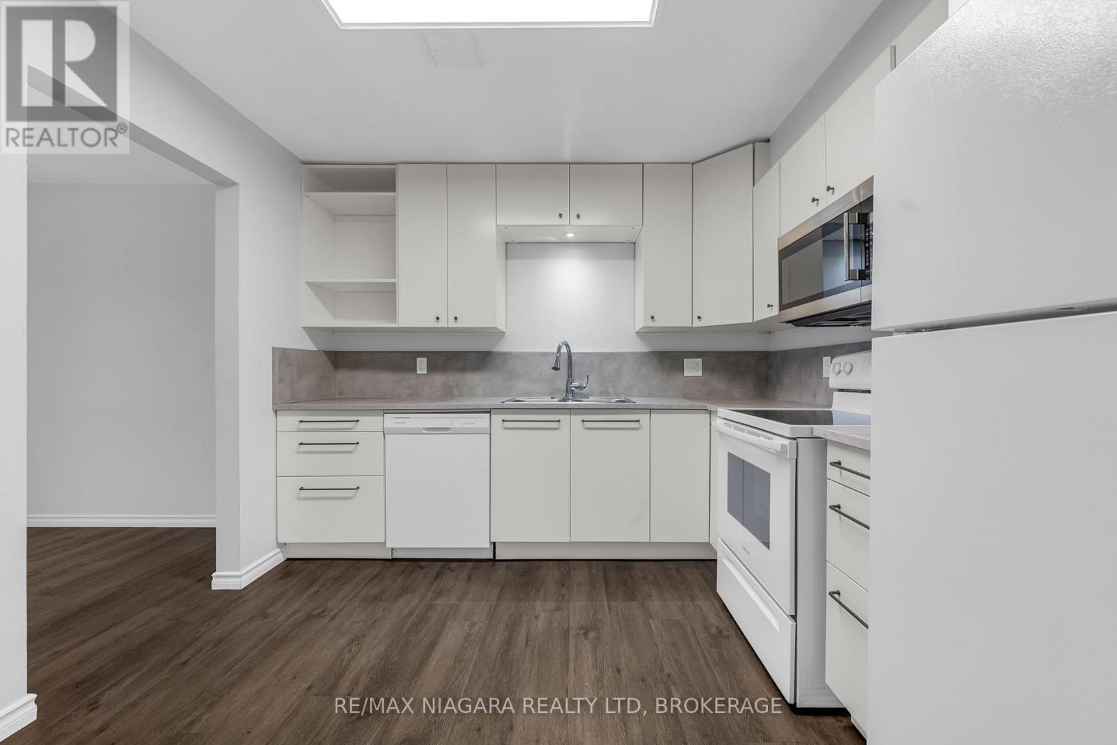 244 - 100 Brownleigh Avenue, Welland (Welland Downtown), ON - Indoor Photo Showing Kitchen