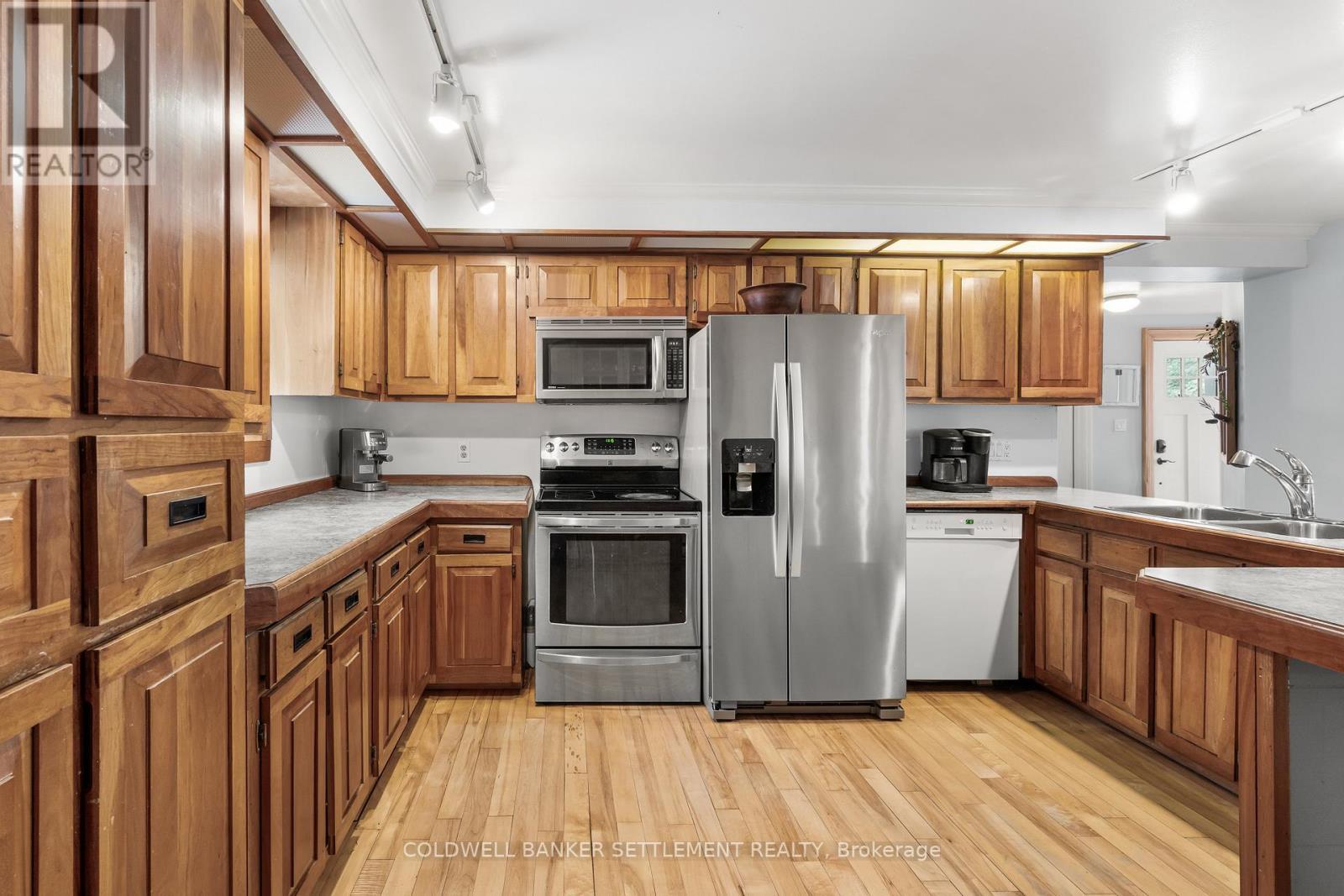 225 Mile Point Road, Drummond/North Elmsley, ON - Indoor Photo Showing Kitchen