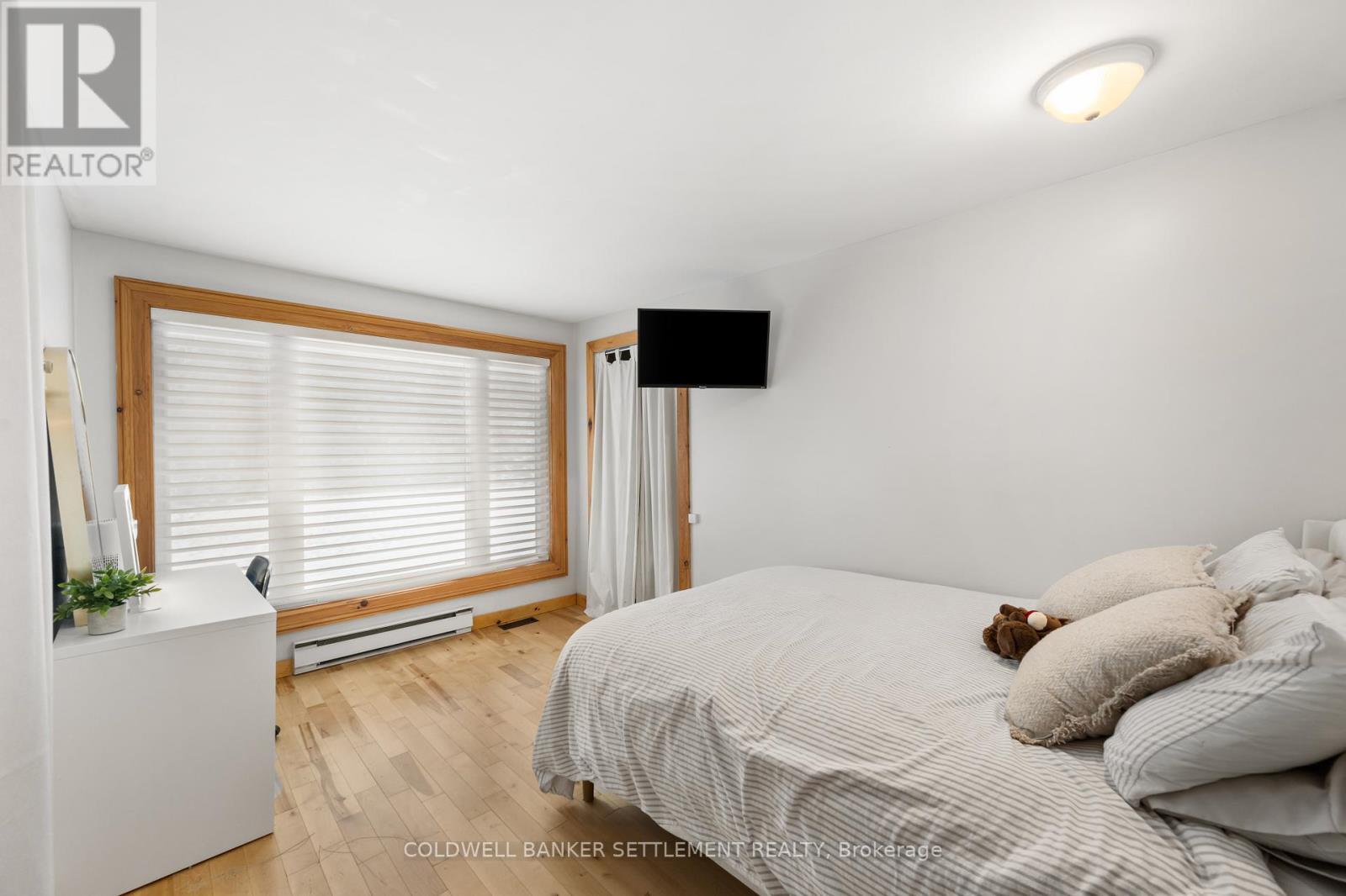225 Mile Point Road, Drummond/North Elmsley, ON - Indoor Photo Showing Bedroom