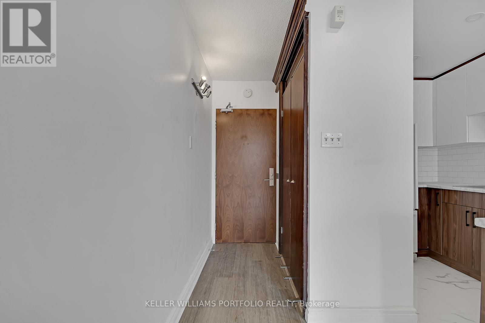 1704 - 914 Yonge Street, Toronto, ON - Indoor