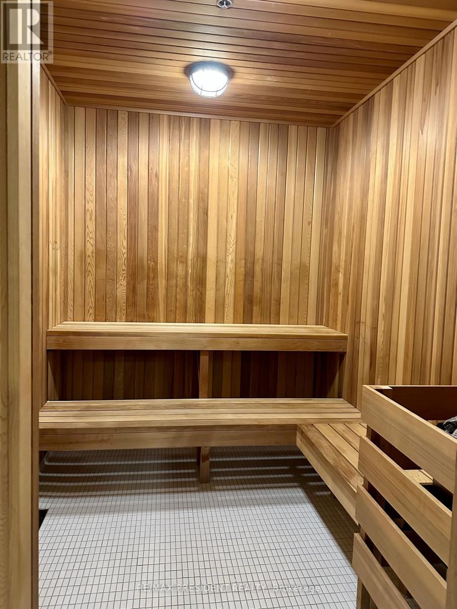 1310 - 197 Yonge Street, Toronto, ON - Indoor Photo Showing Other Room