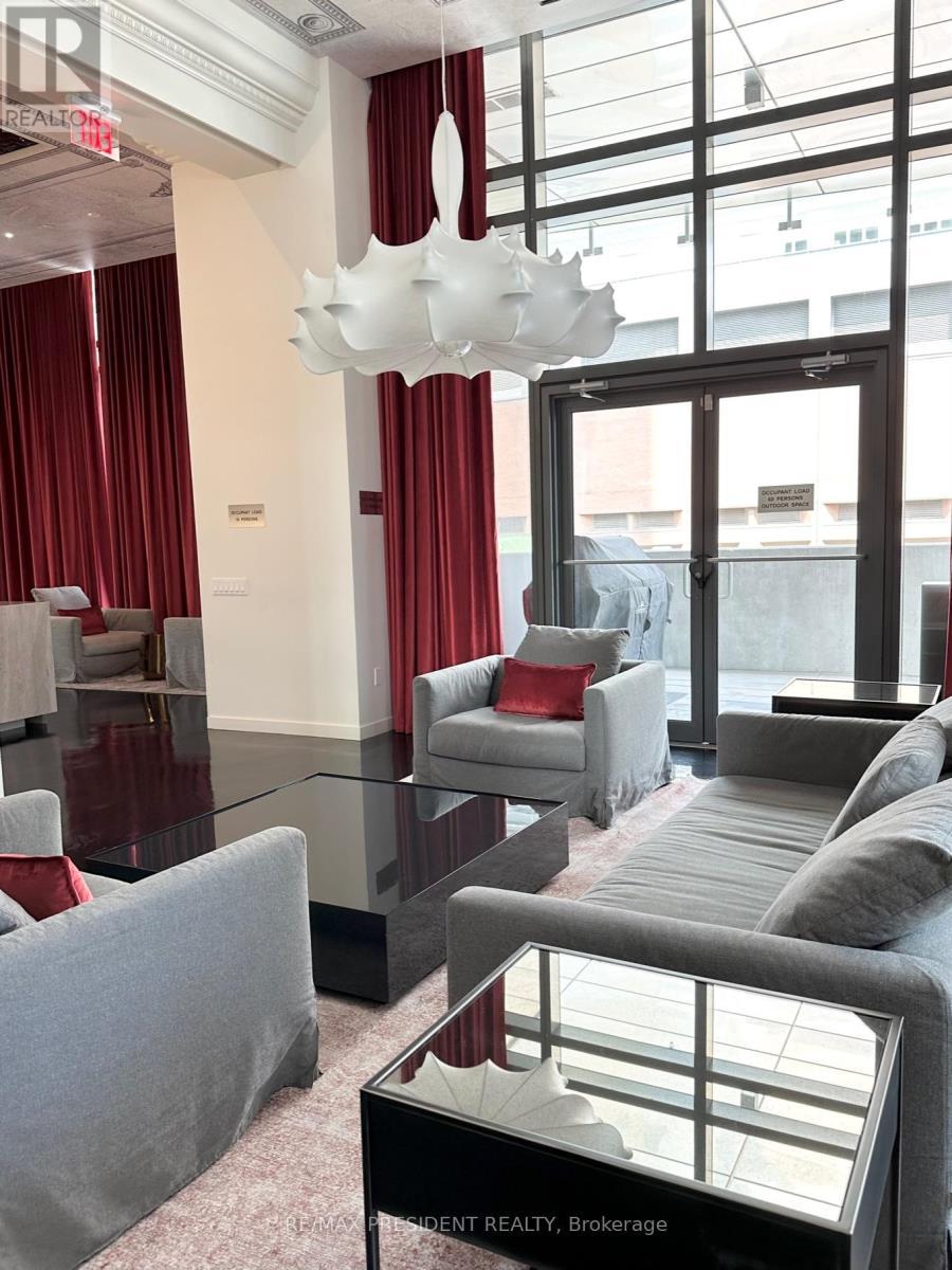 1310 - 197 Yonge Street, Toronto, ON - Indoor