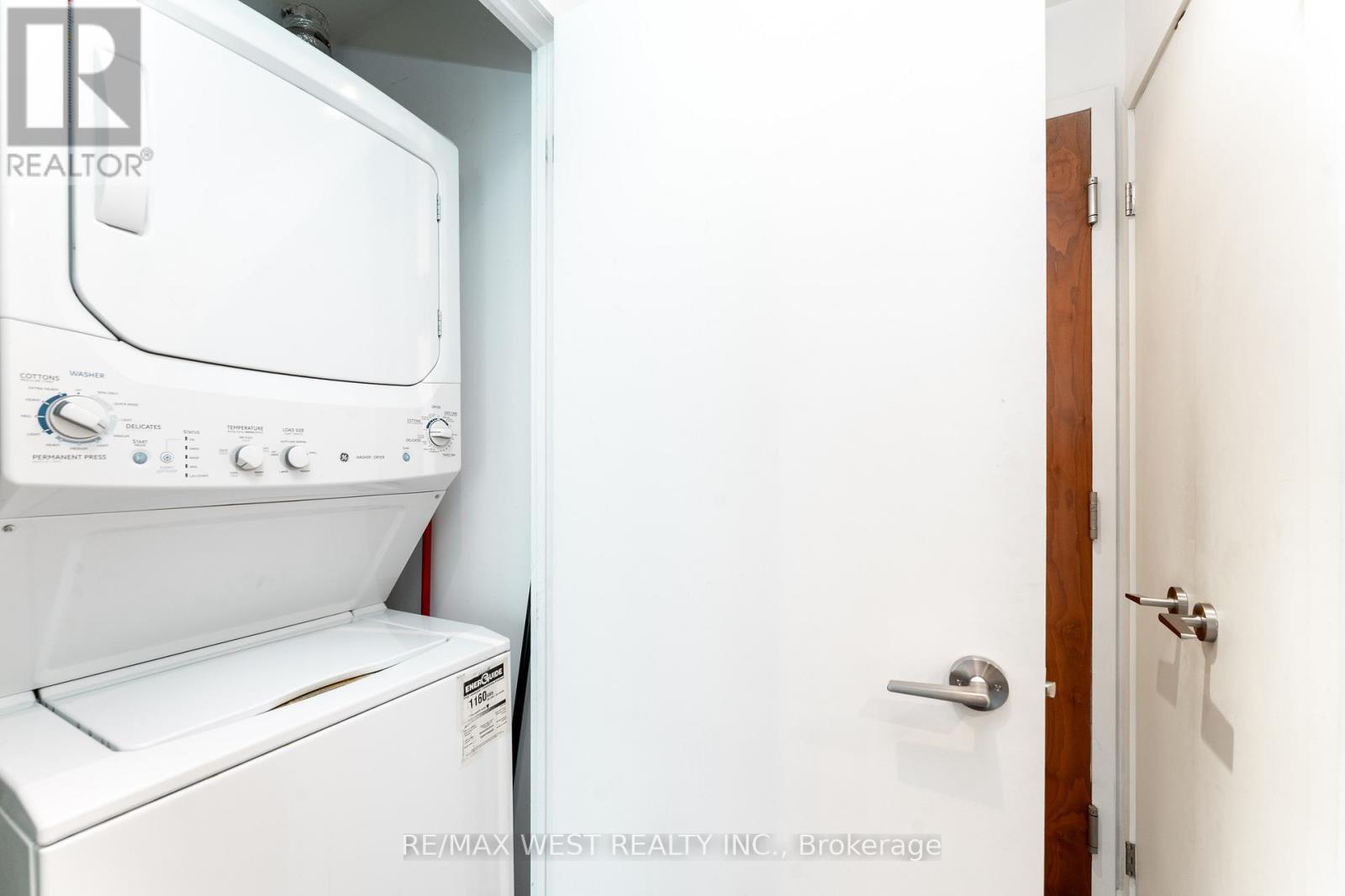 2605 - 170 Fort York Boulevard, Toronto, ON - Indoor Photo Showing Laundry Room