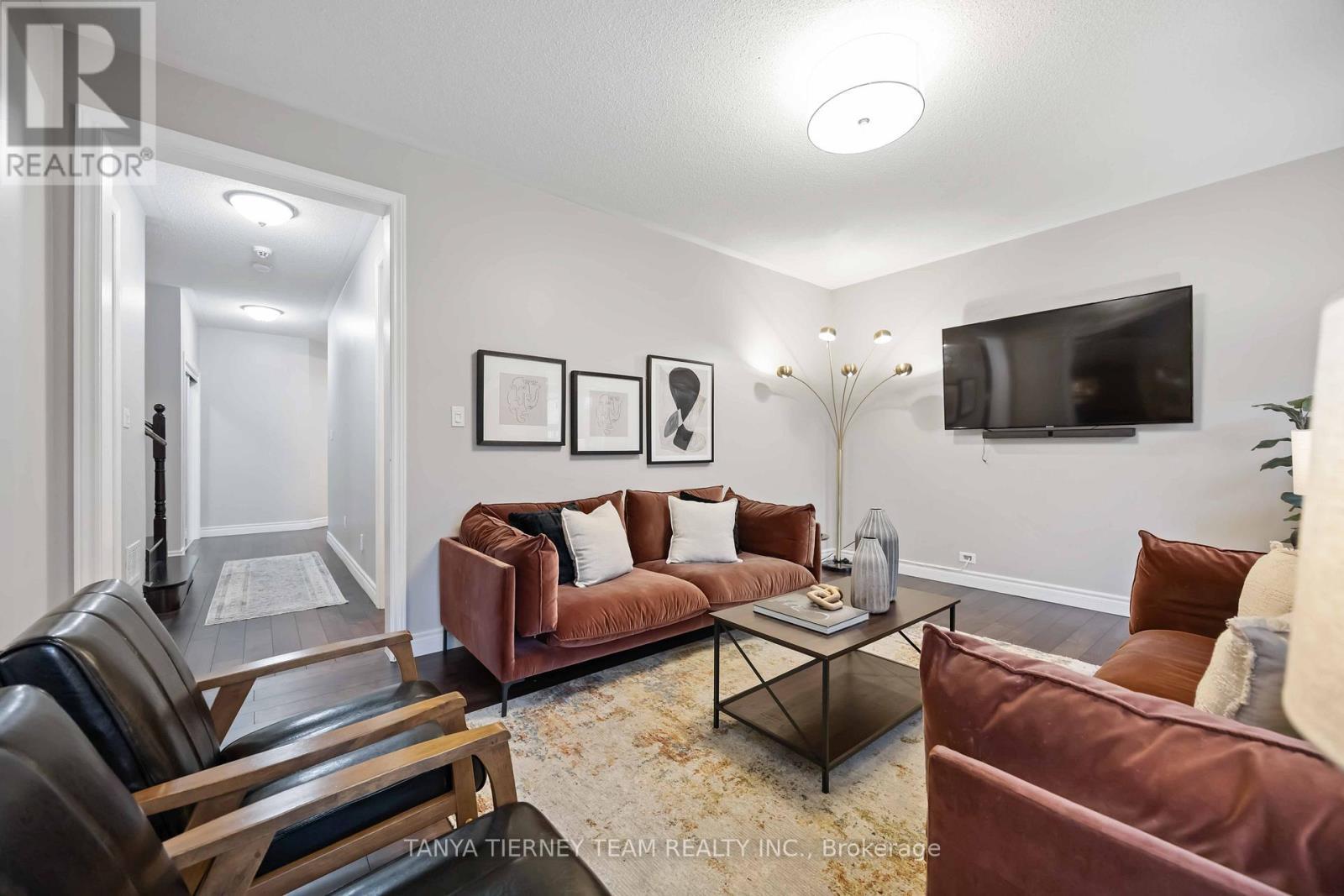 67 Florence Drive, Whitby, ON - Indoor Photo Showing Living Room