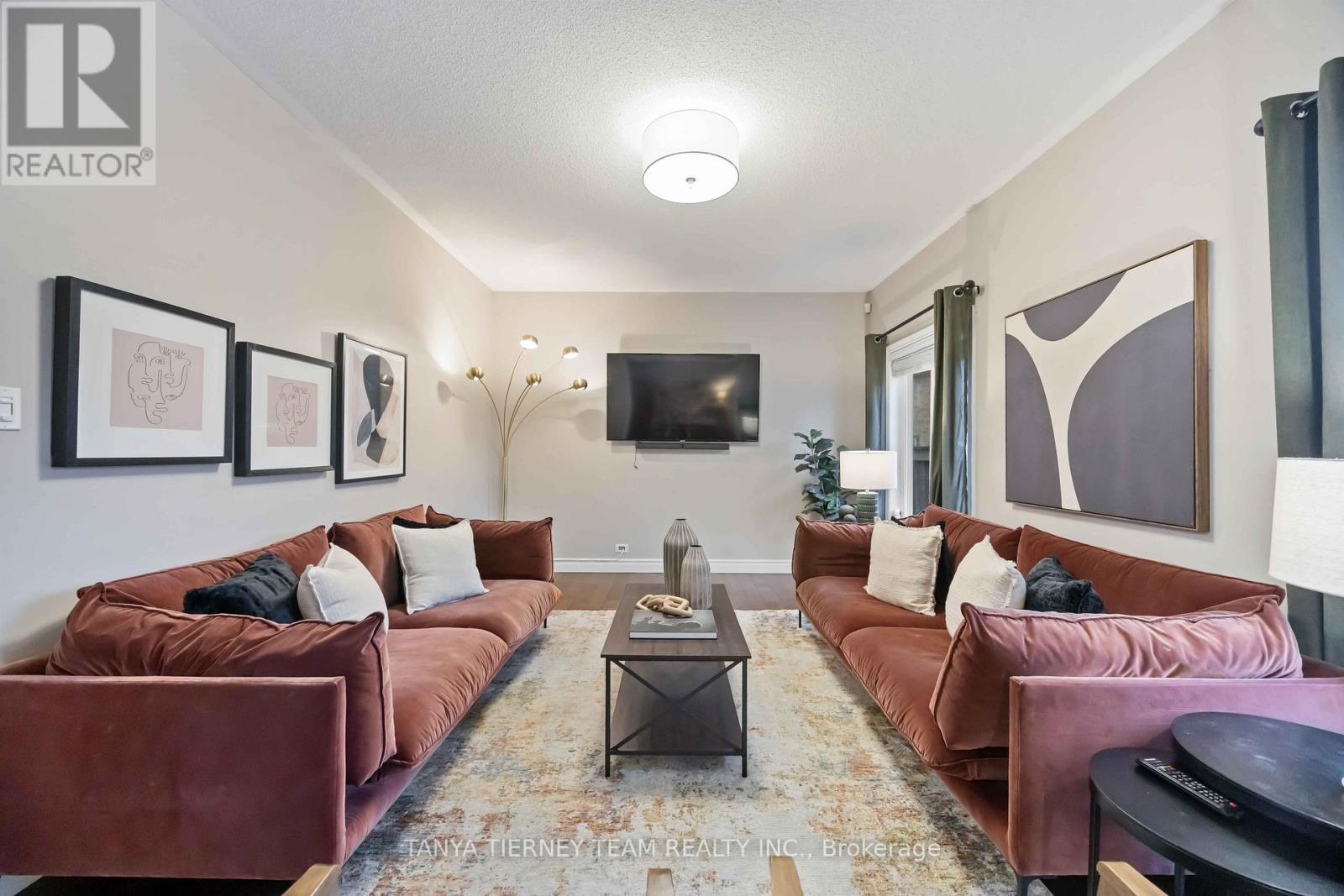 67 Florence Drive, Whitby, ON - Indoor Photo Showing Living Room