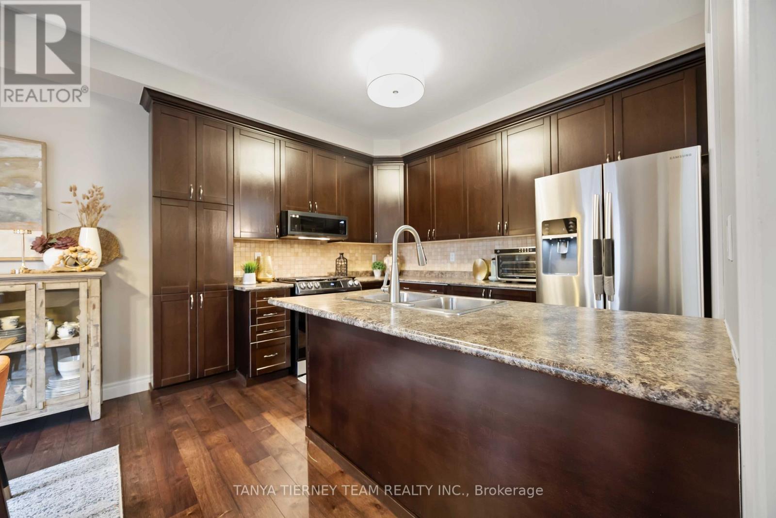 67 Florence Drive, Whitby, ON - Indoor Photo Showing Kitchen With Stainless Steel Kitchen With Double Sink With Upgraded Kitchen